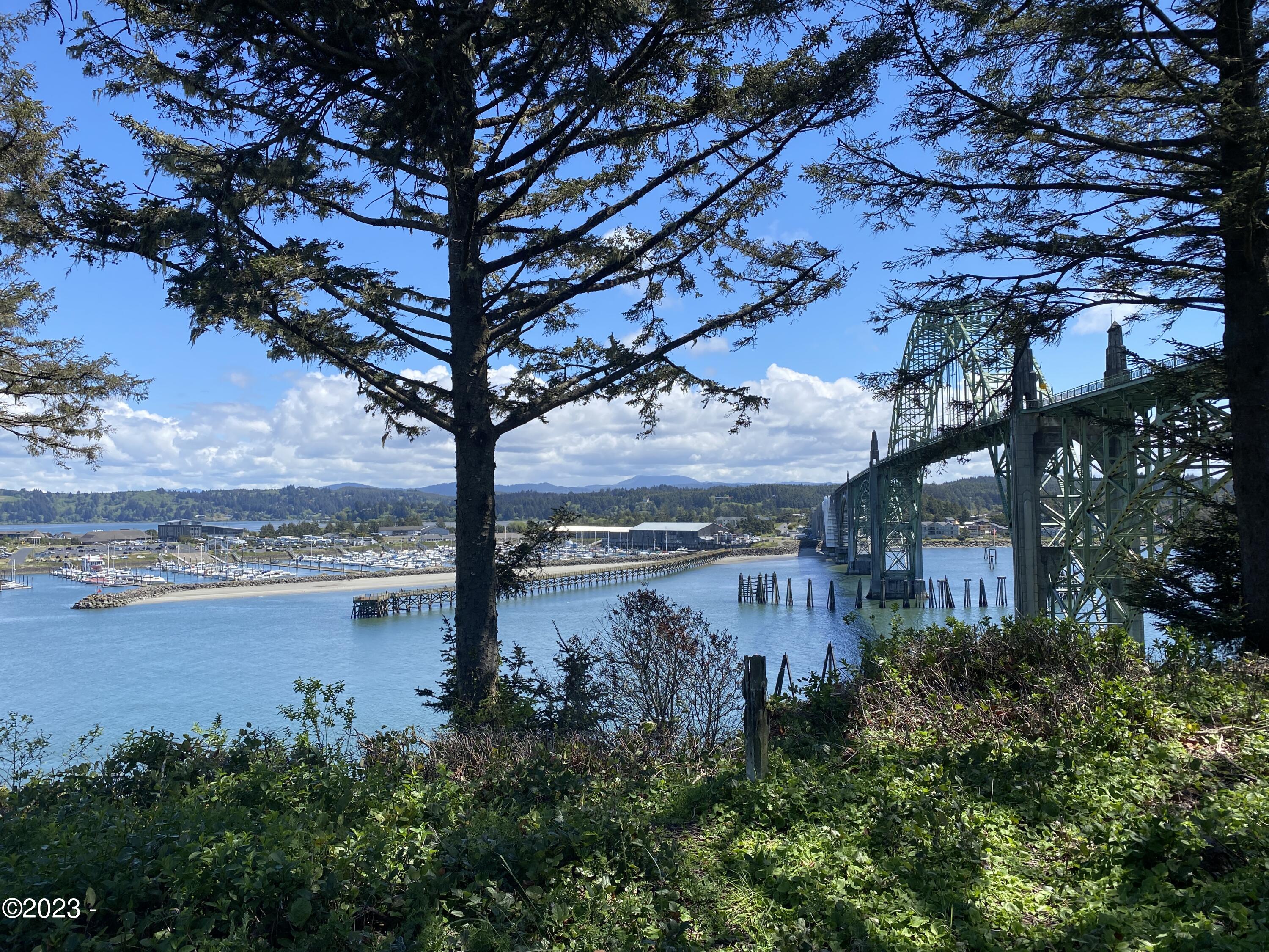 507 NW Alpine Street, 303