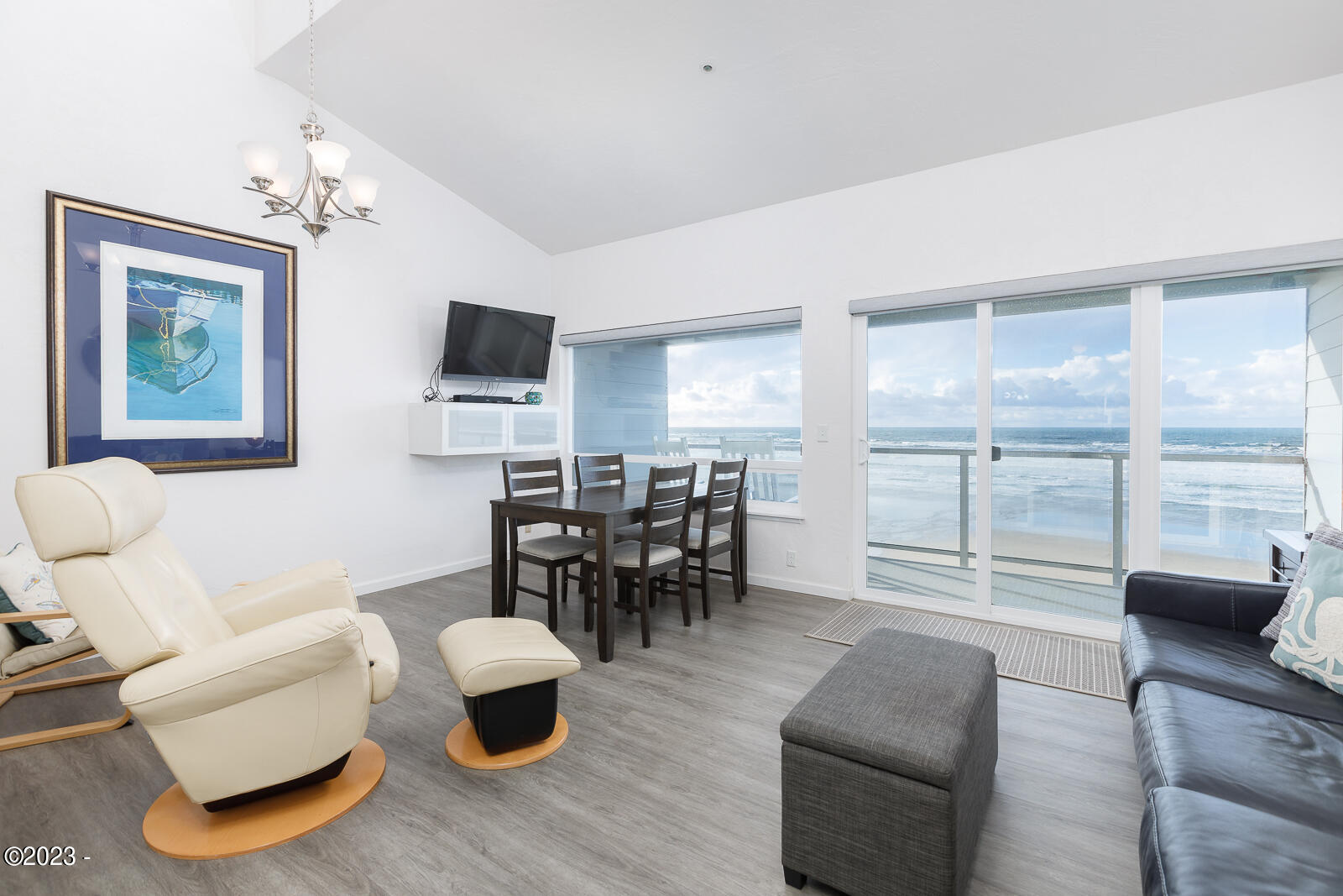 507 NW Alpine Street, 303