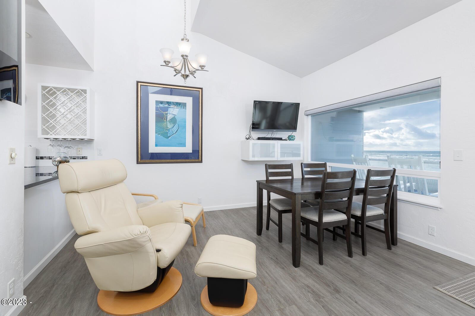 507 NW Alpine Street, 303