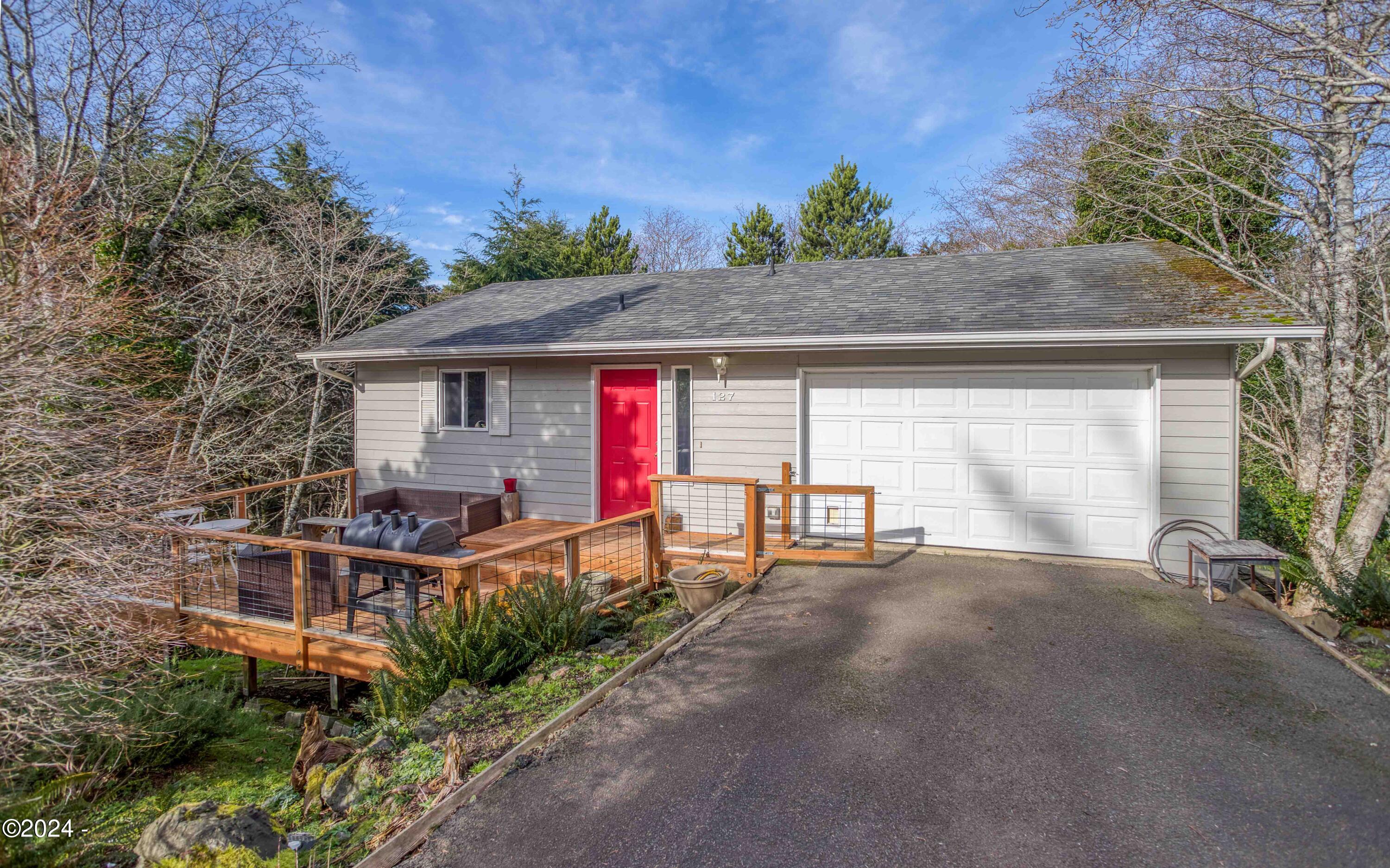 127 NE Shore Pine Court