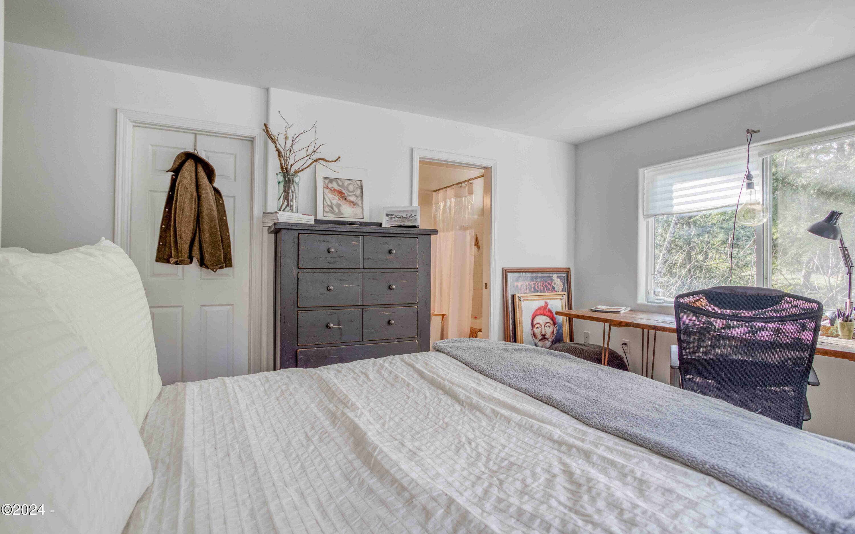 127 NE Shore Pine Court