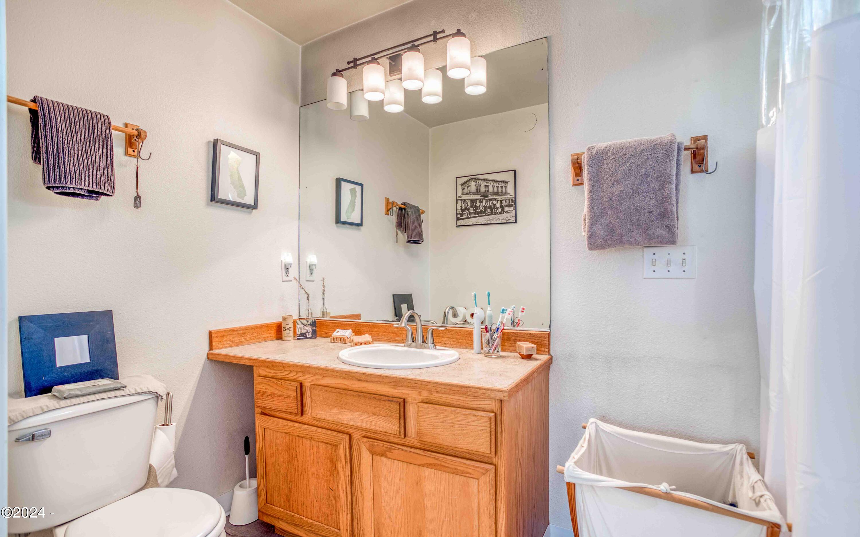 127 NE Shore Pine Court