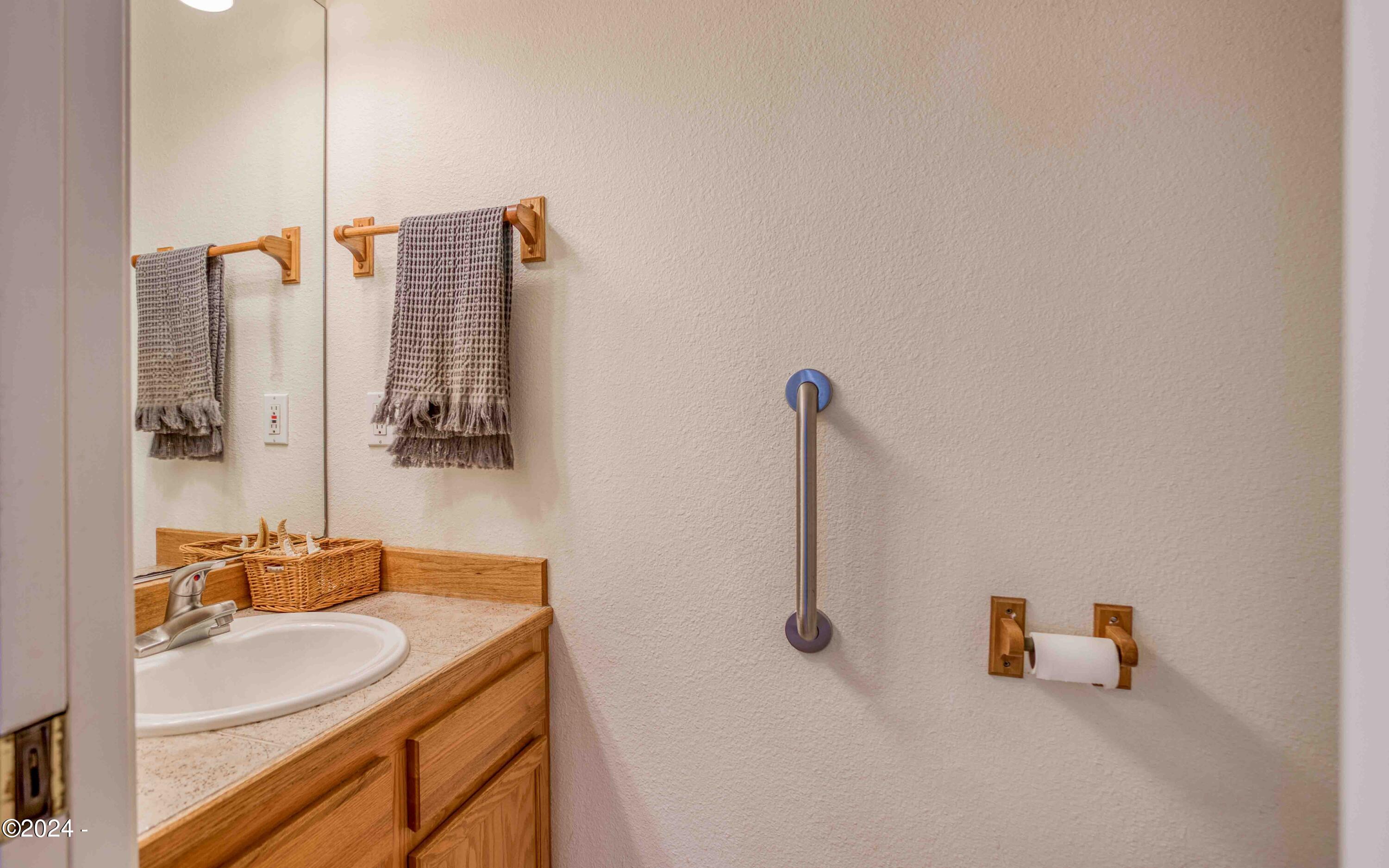 127 NE Shore Pine Court