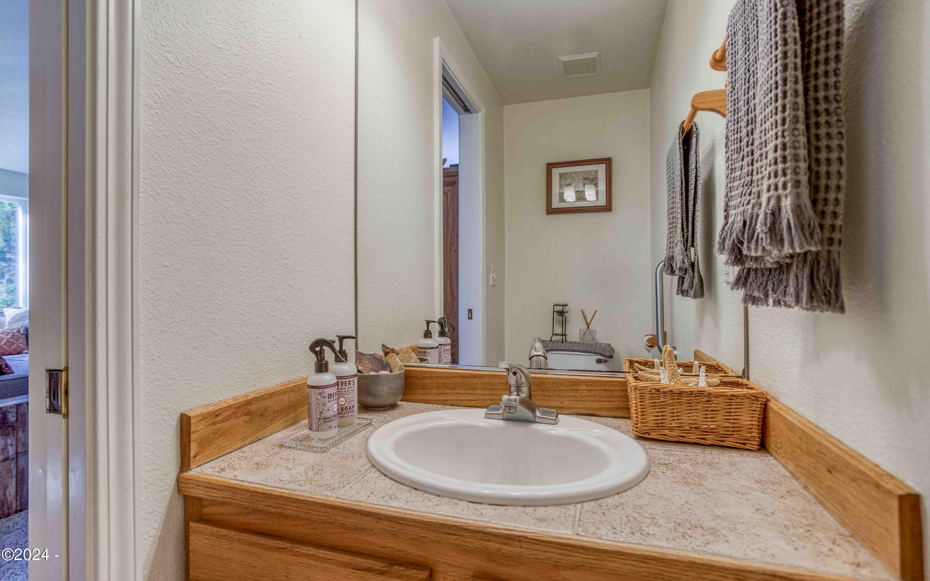 127 NE Shore Pine Court