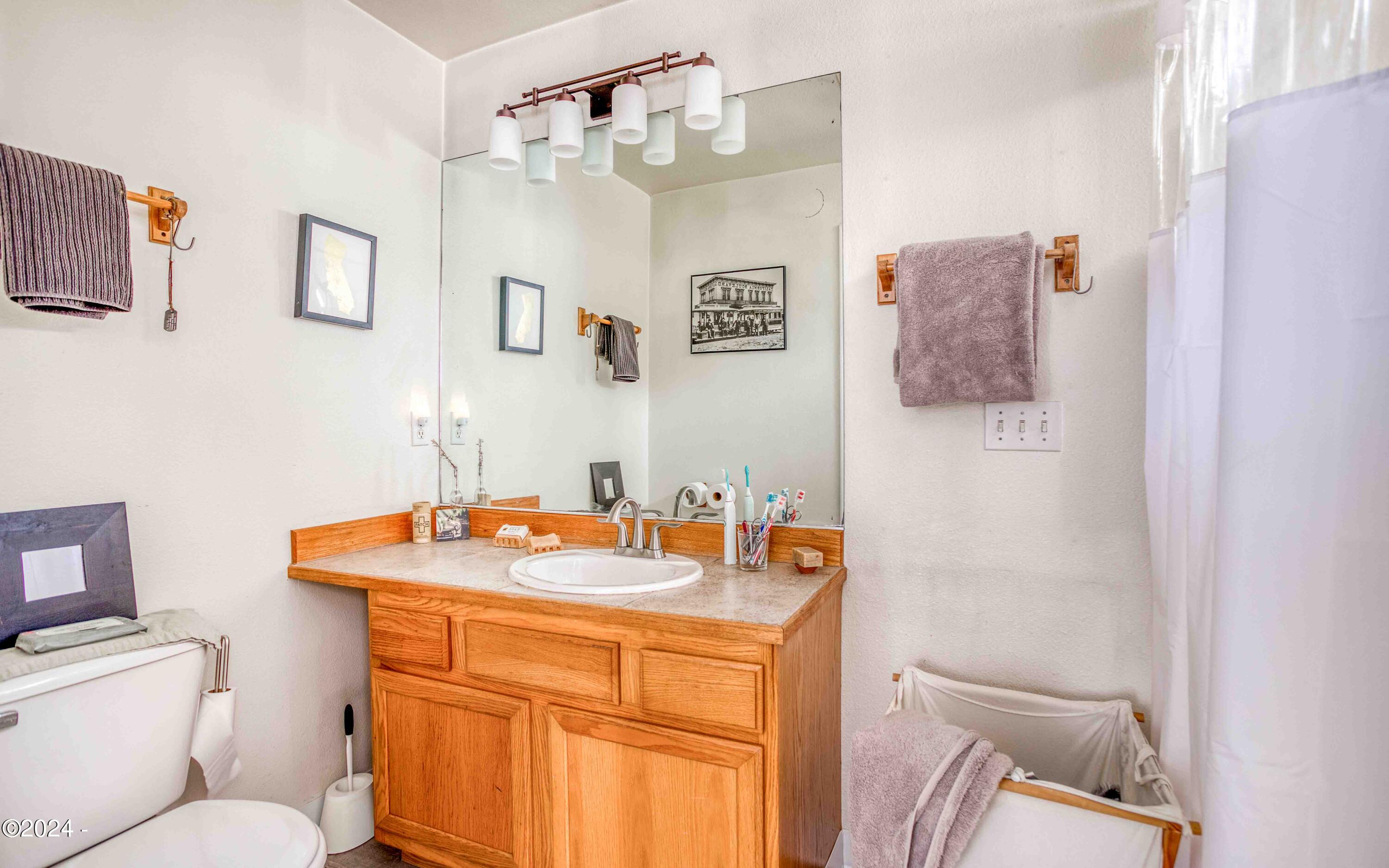 127 NE Shore Pine Court