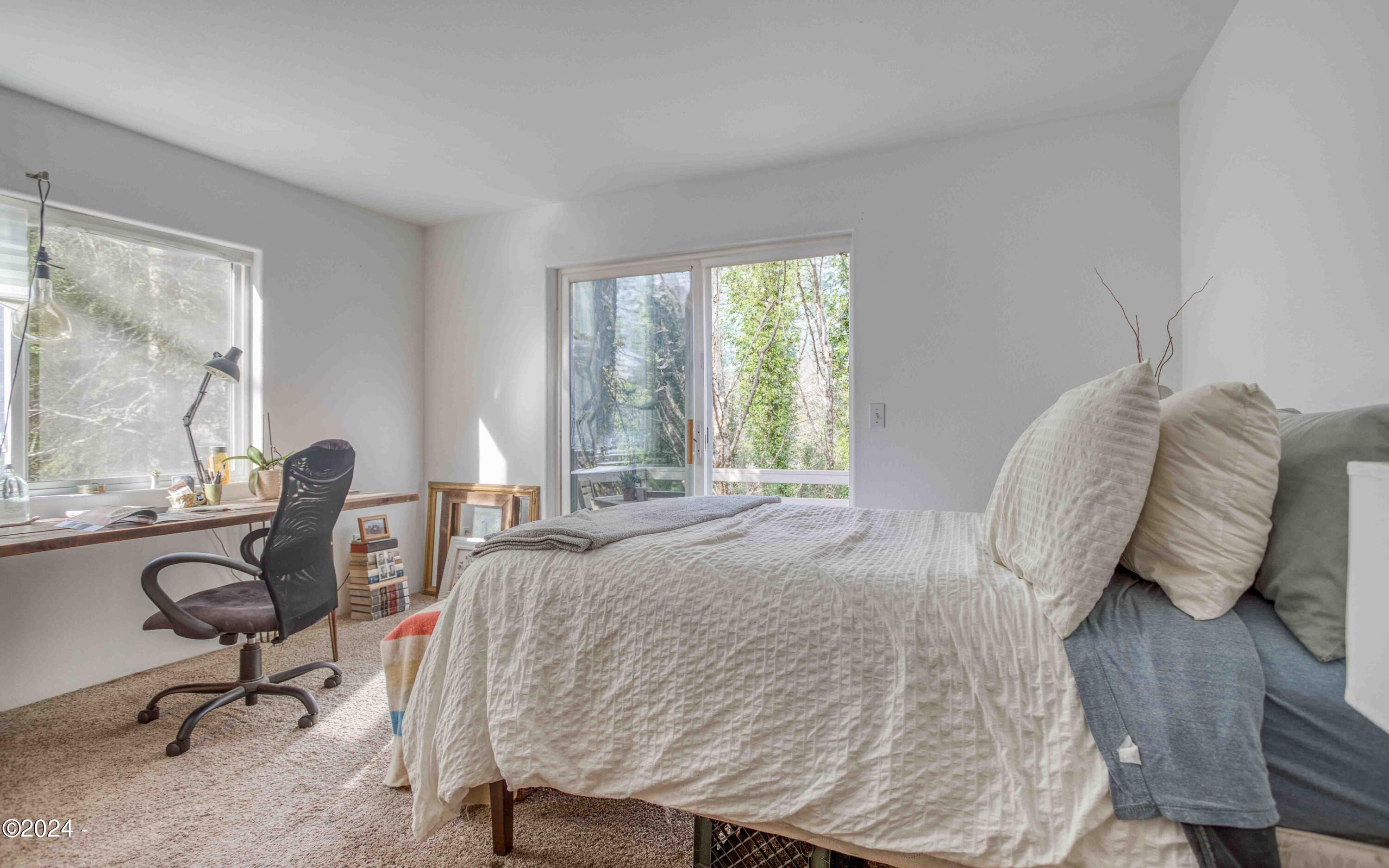 127 NE Shore Pine Court