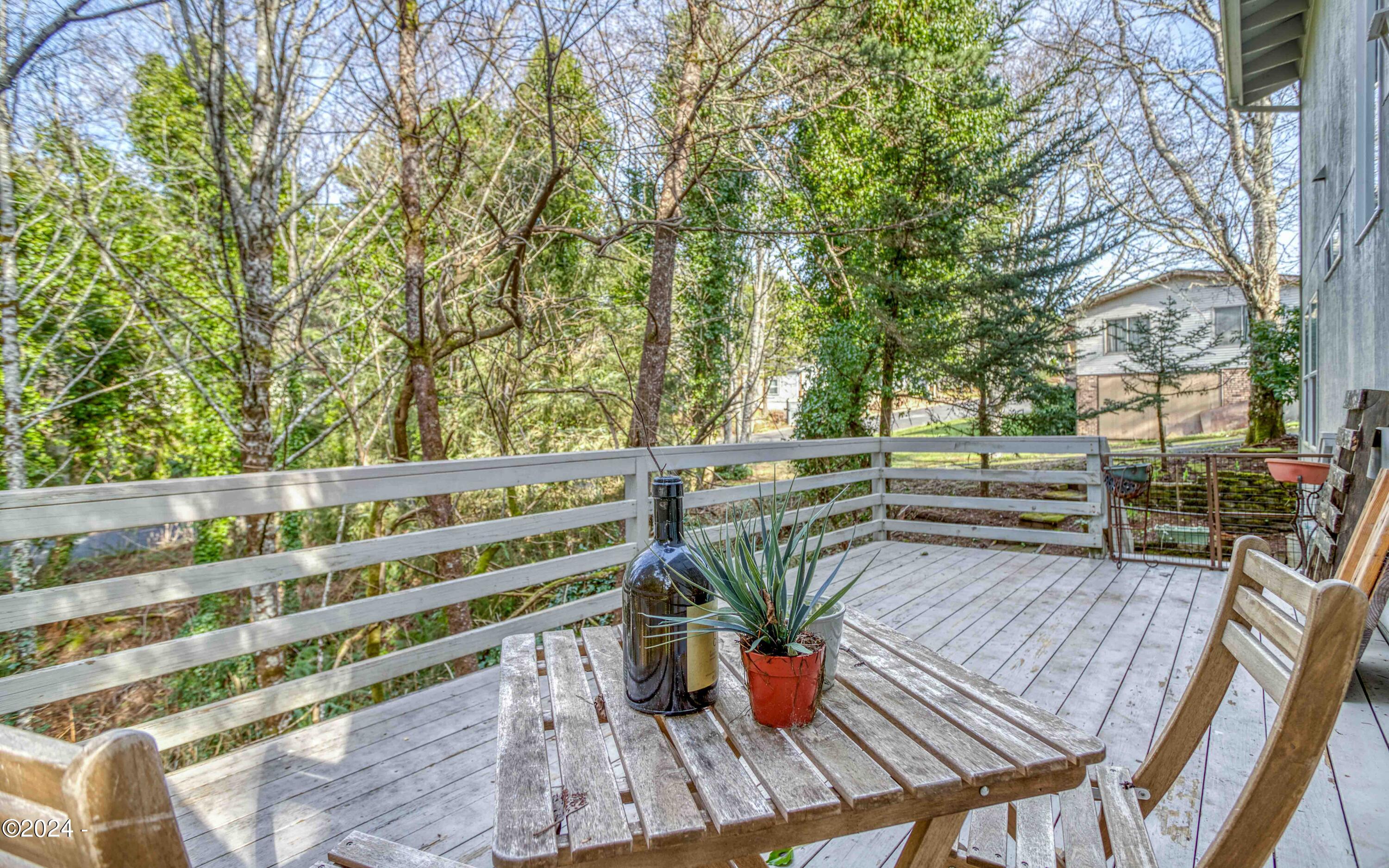 127 NE Shore Pine Court