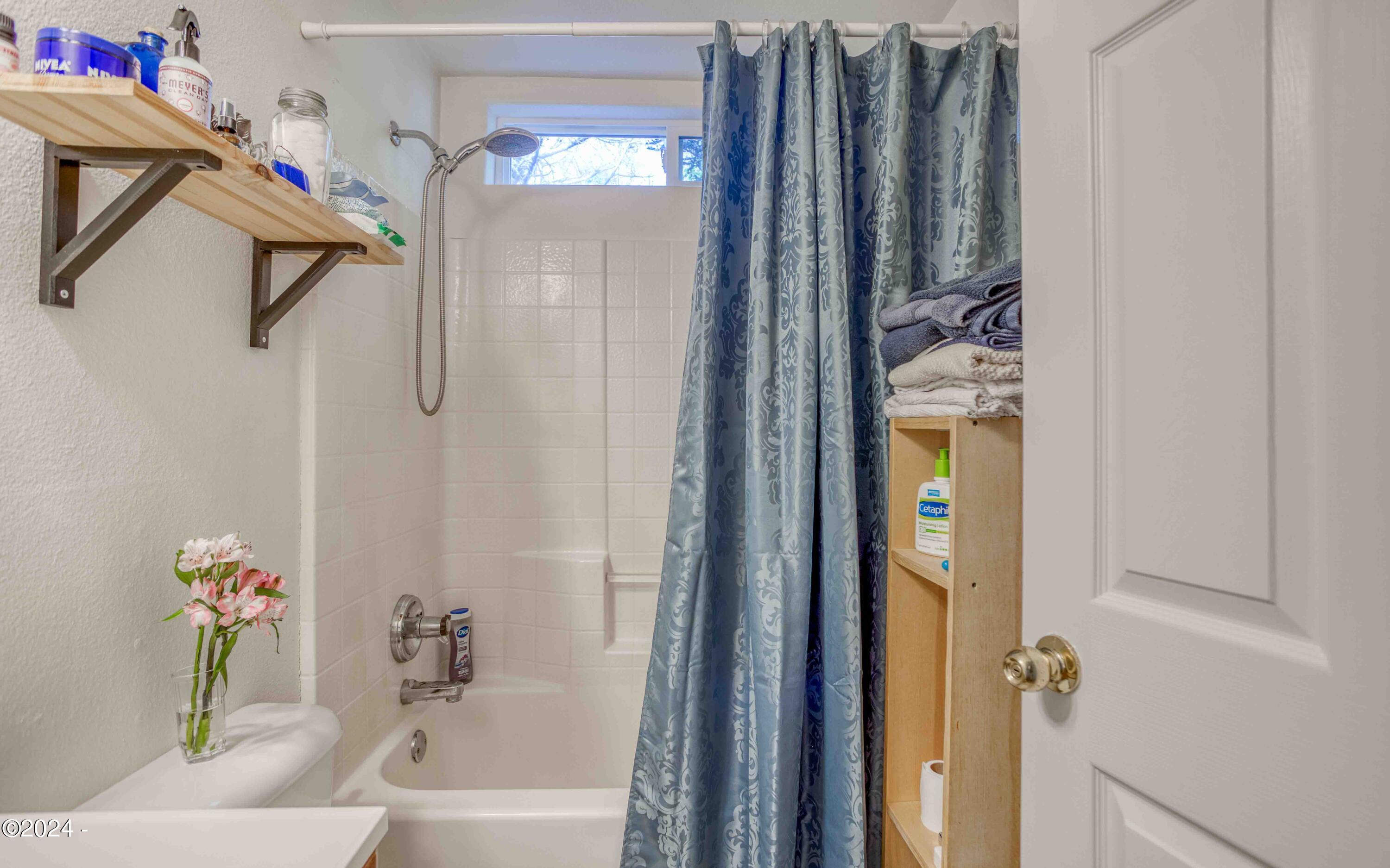 127 NE Shore Pine Court