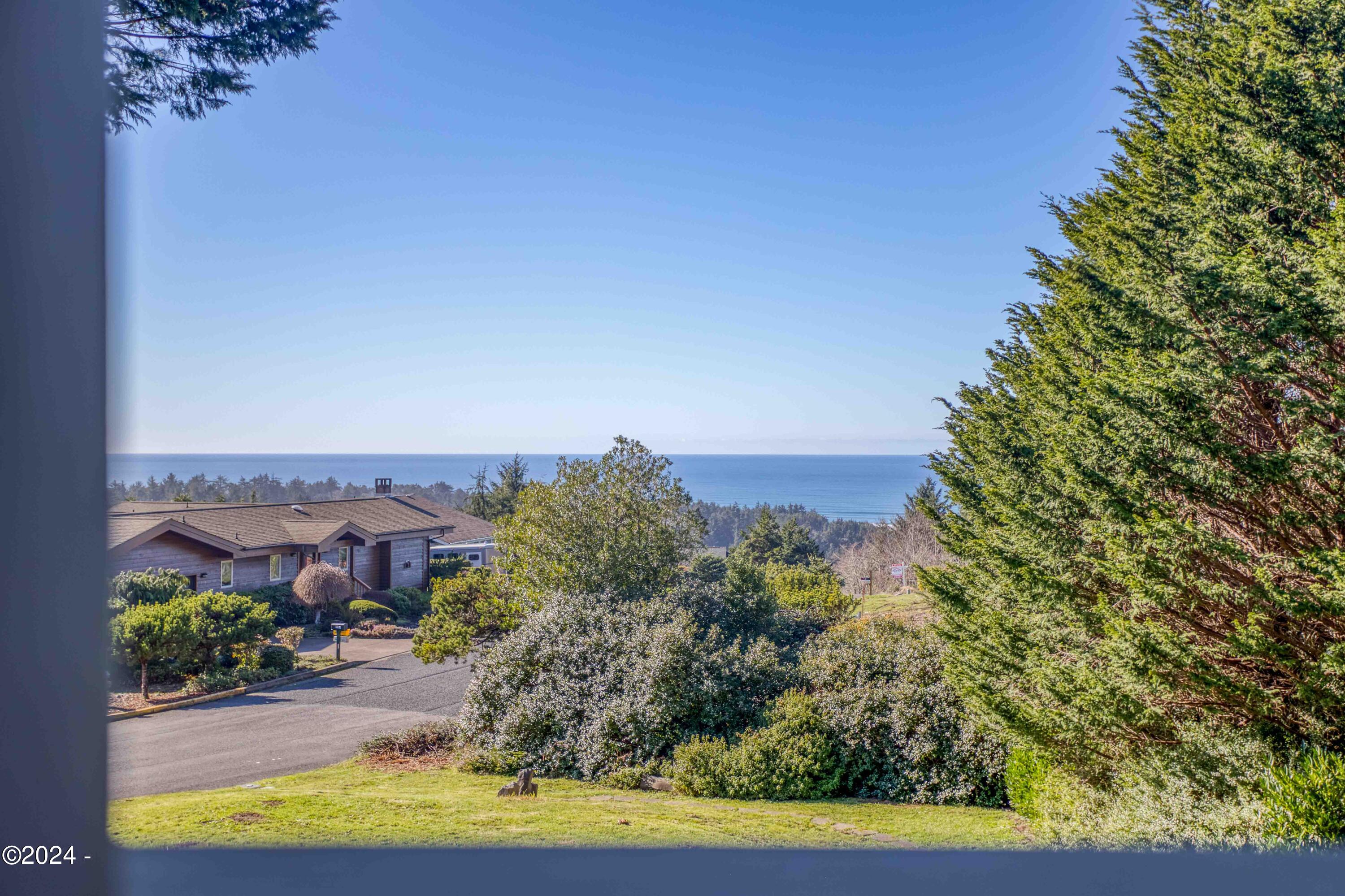 1110 NE Lakewood Drive