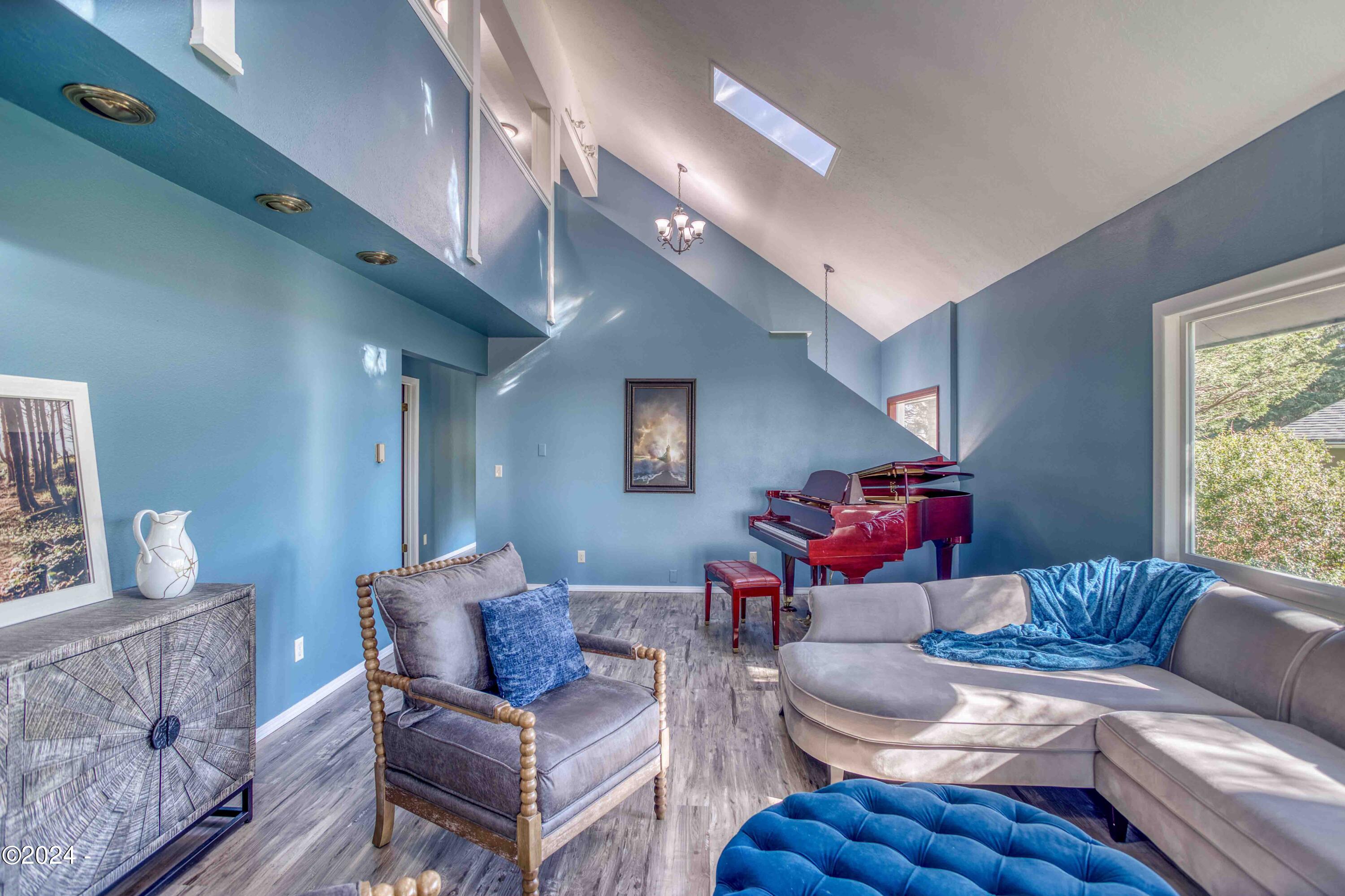 1110 NE Lakewood Drive