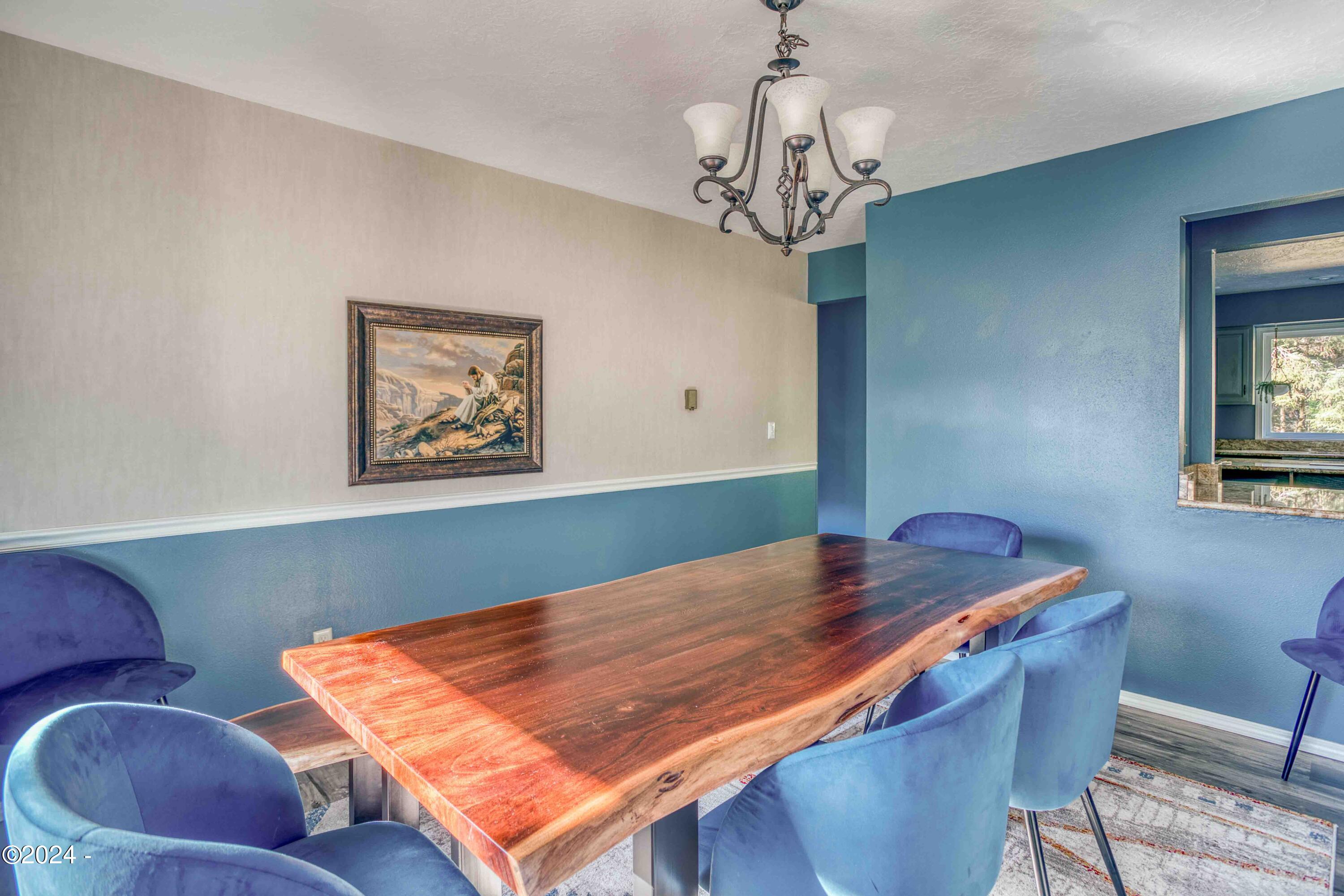 1110 NE Lakewood Drive