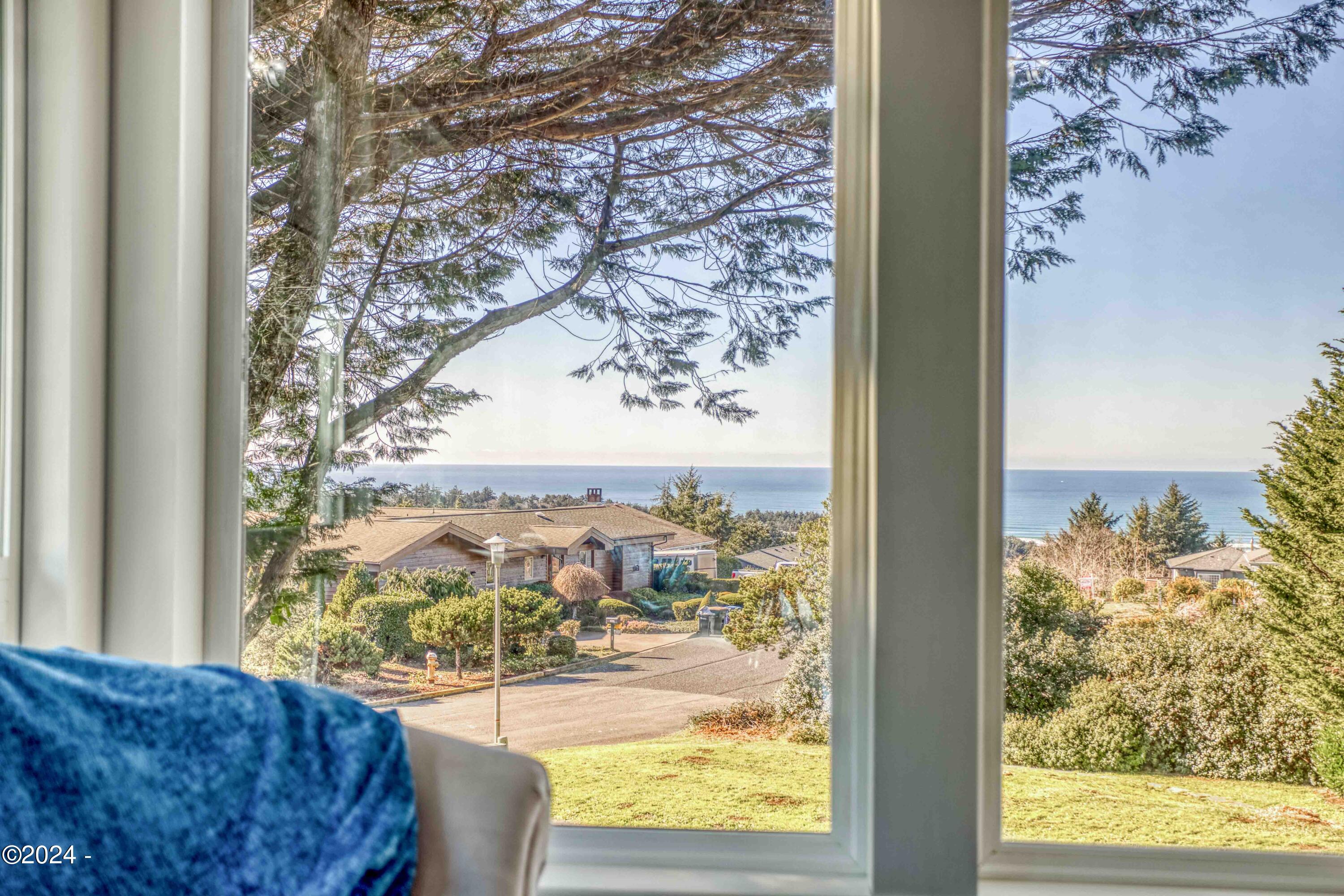 1110 NE Lakewood Drive