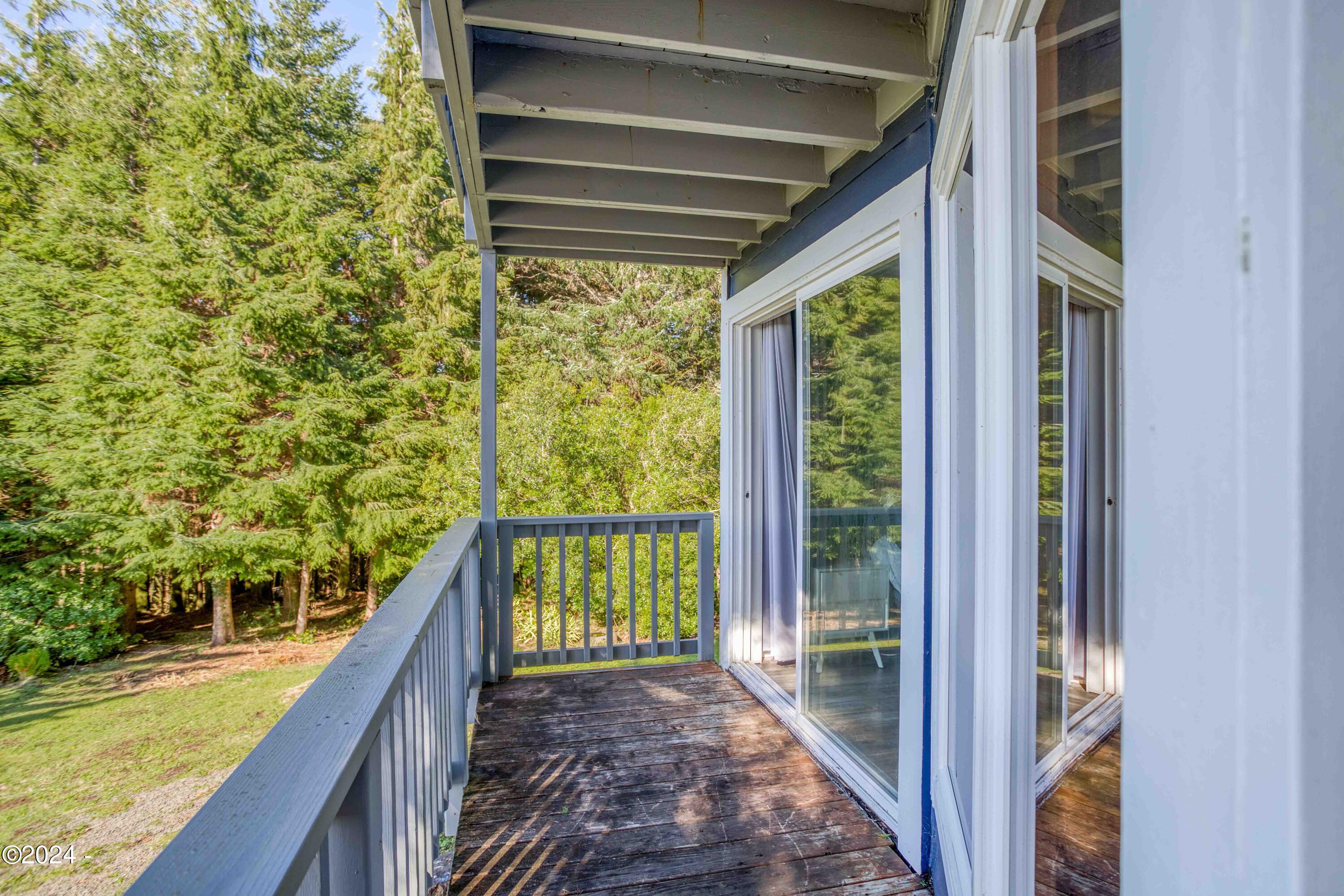 1110 NE Lakewood Drive