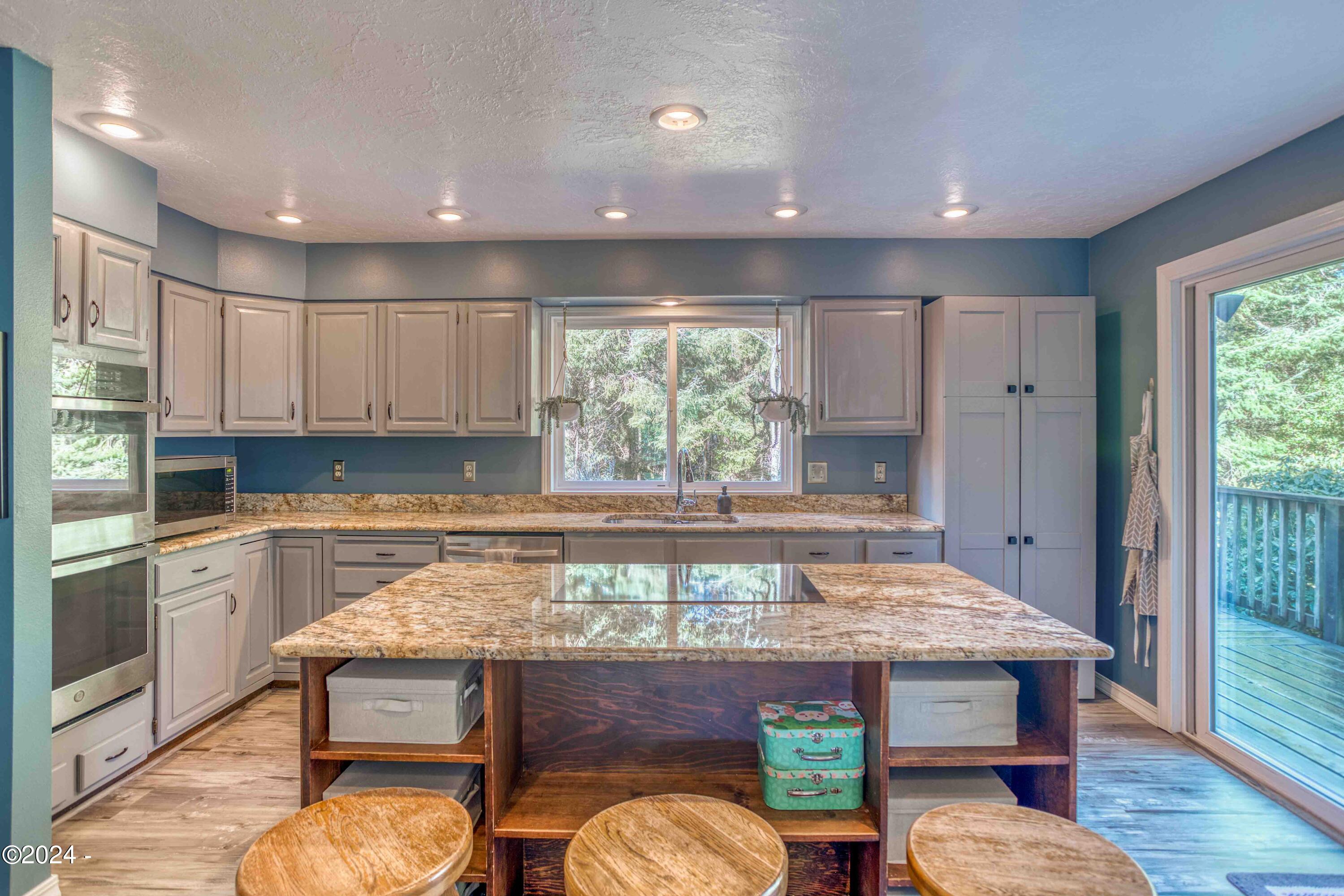 1110 NE Lakewood Drive