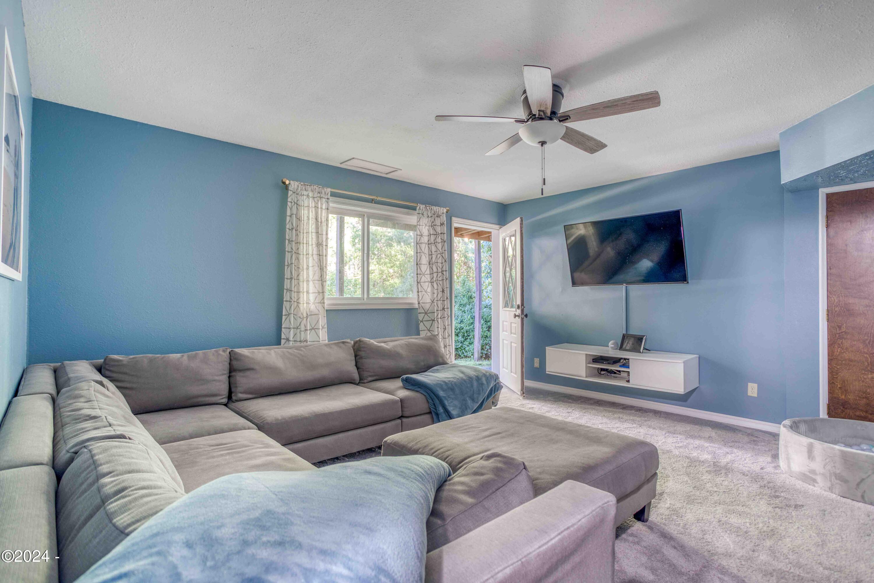 1110 NE Lakewood Drive