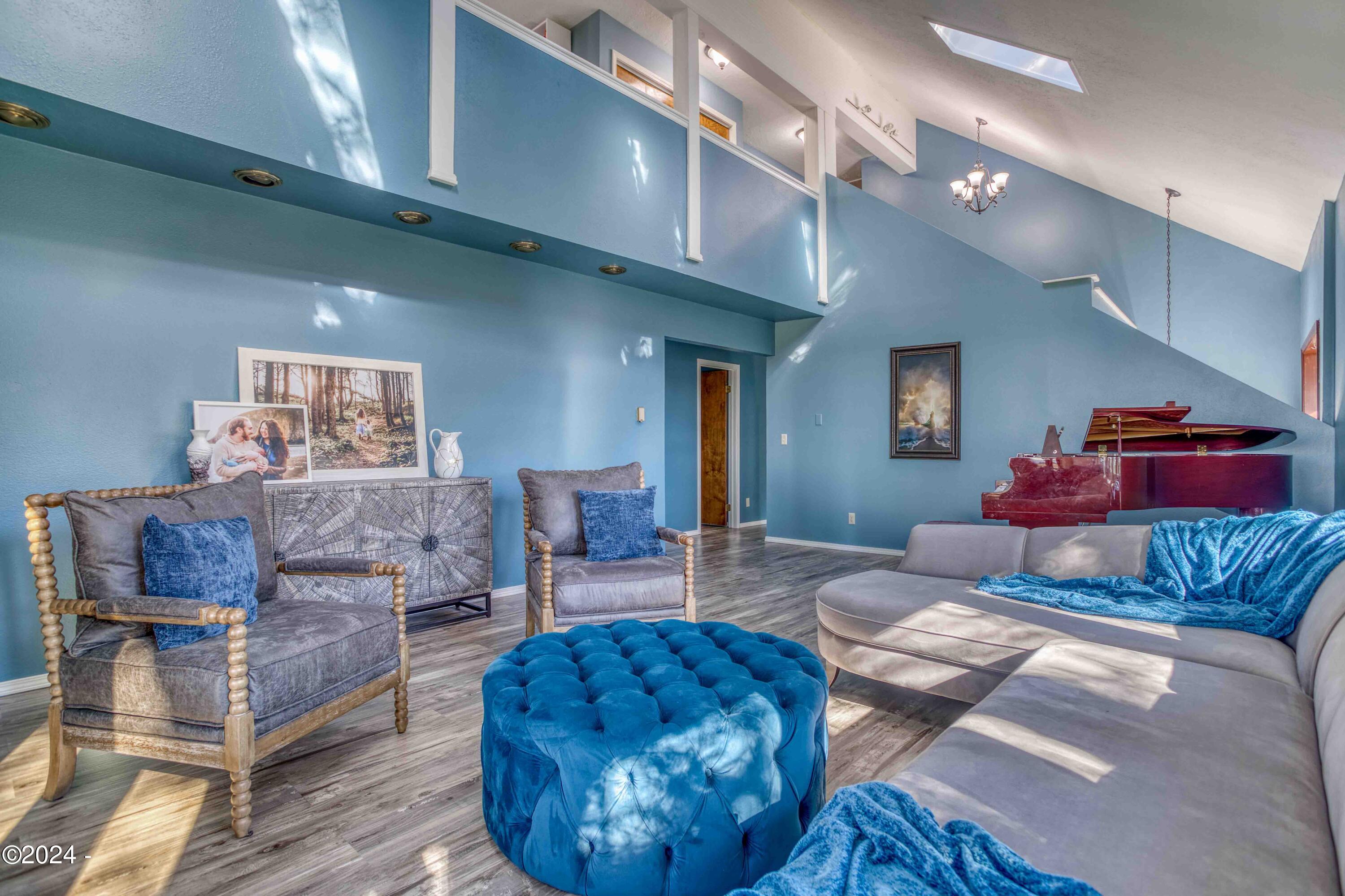 1110 NE Lakewood Drive