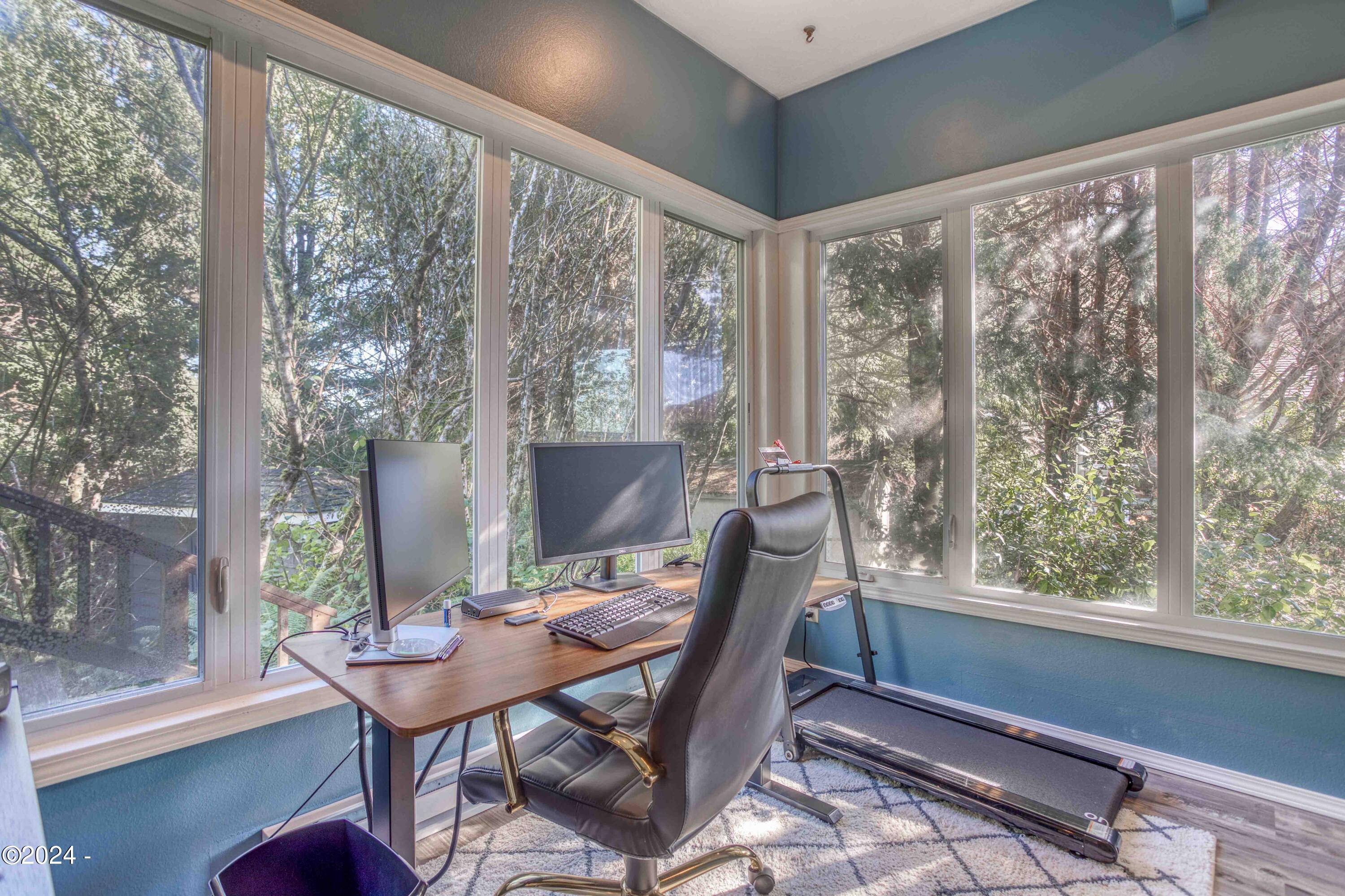 1110 NE Lakewood Drive