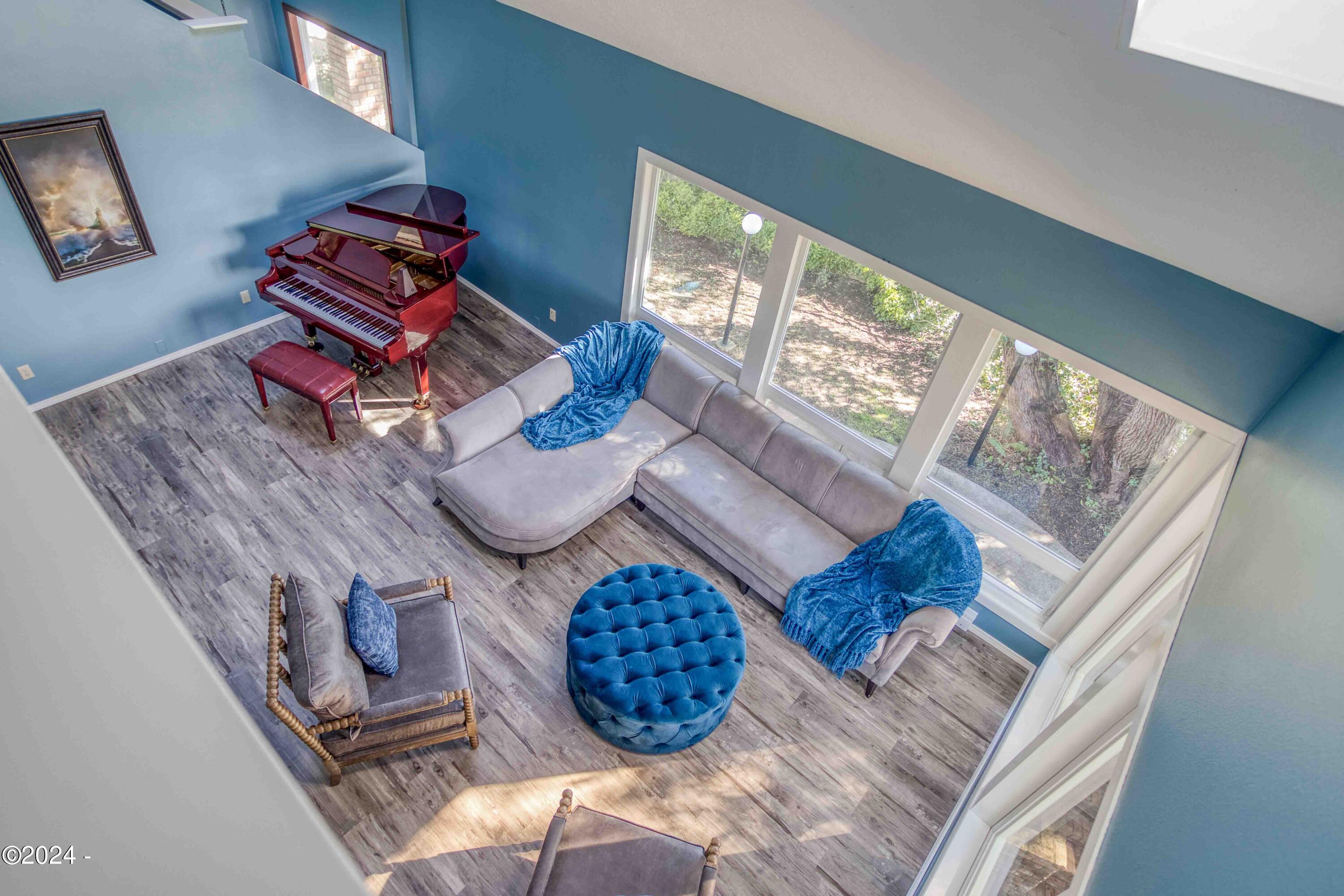 1110 NE Lakewood Drive