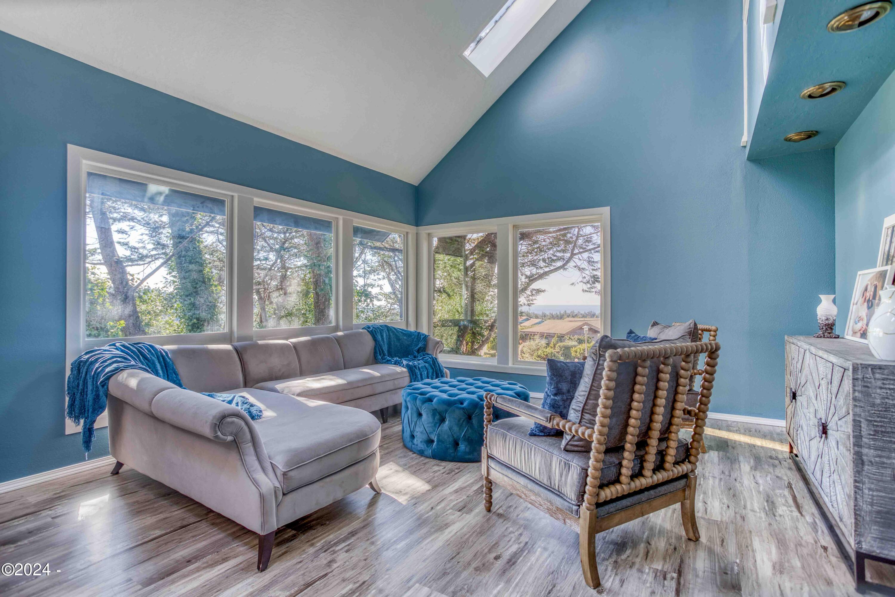 1110 NE Lakewood Drive