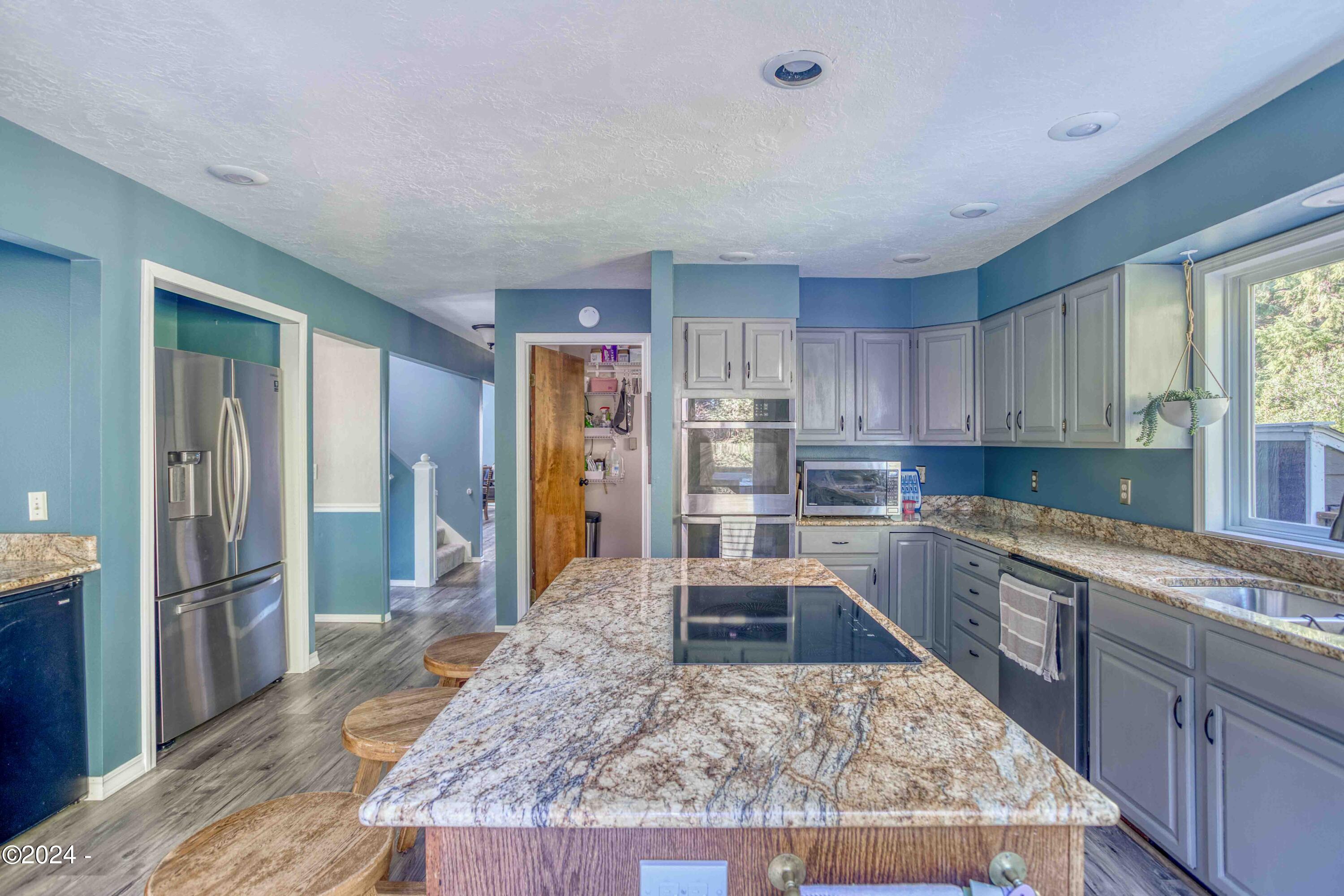 1110 NE Lakewood Drive