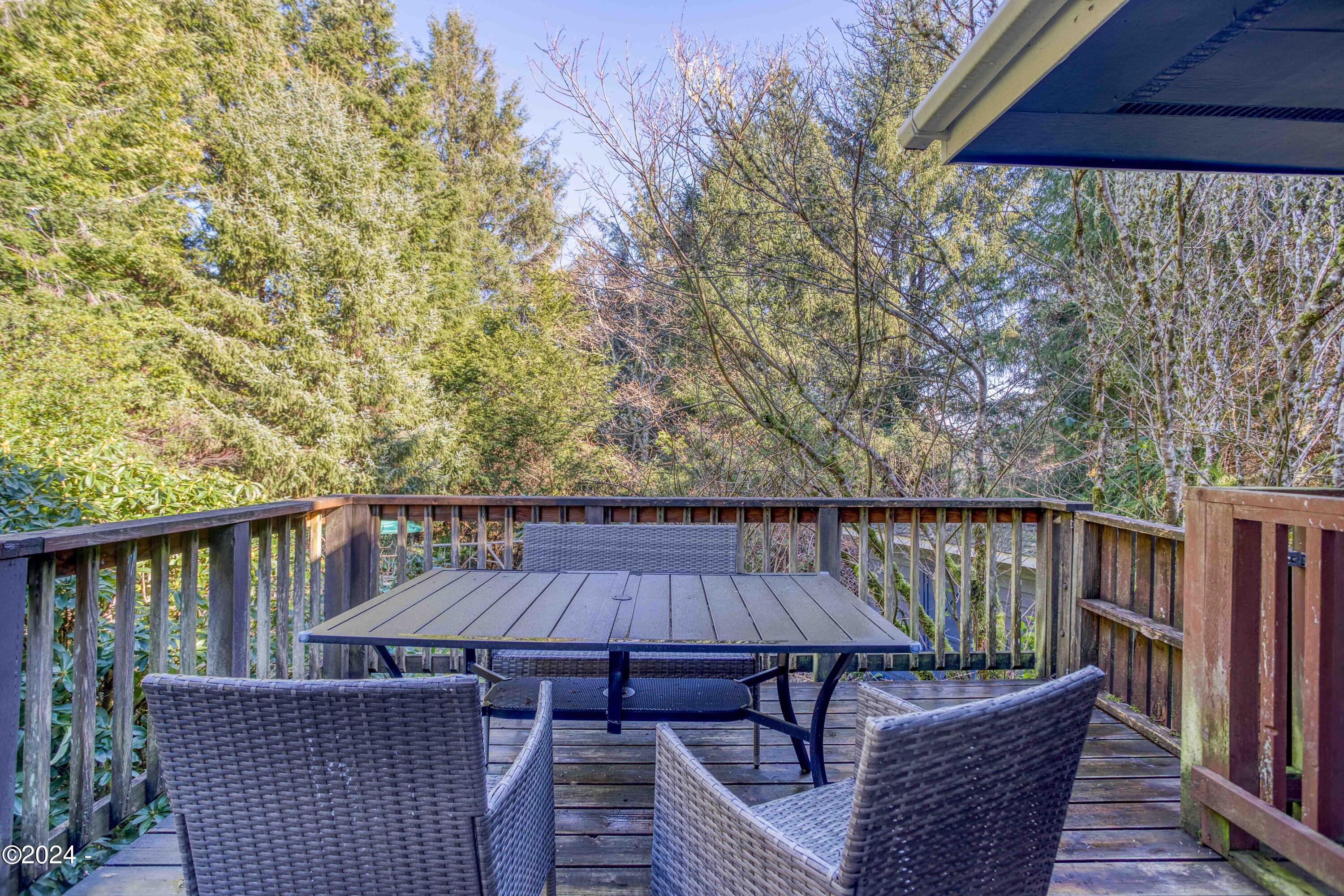 1110 NE Lakewood Drive