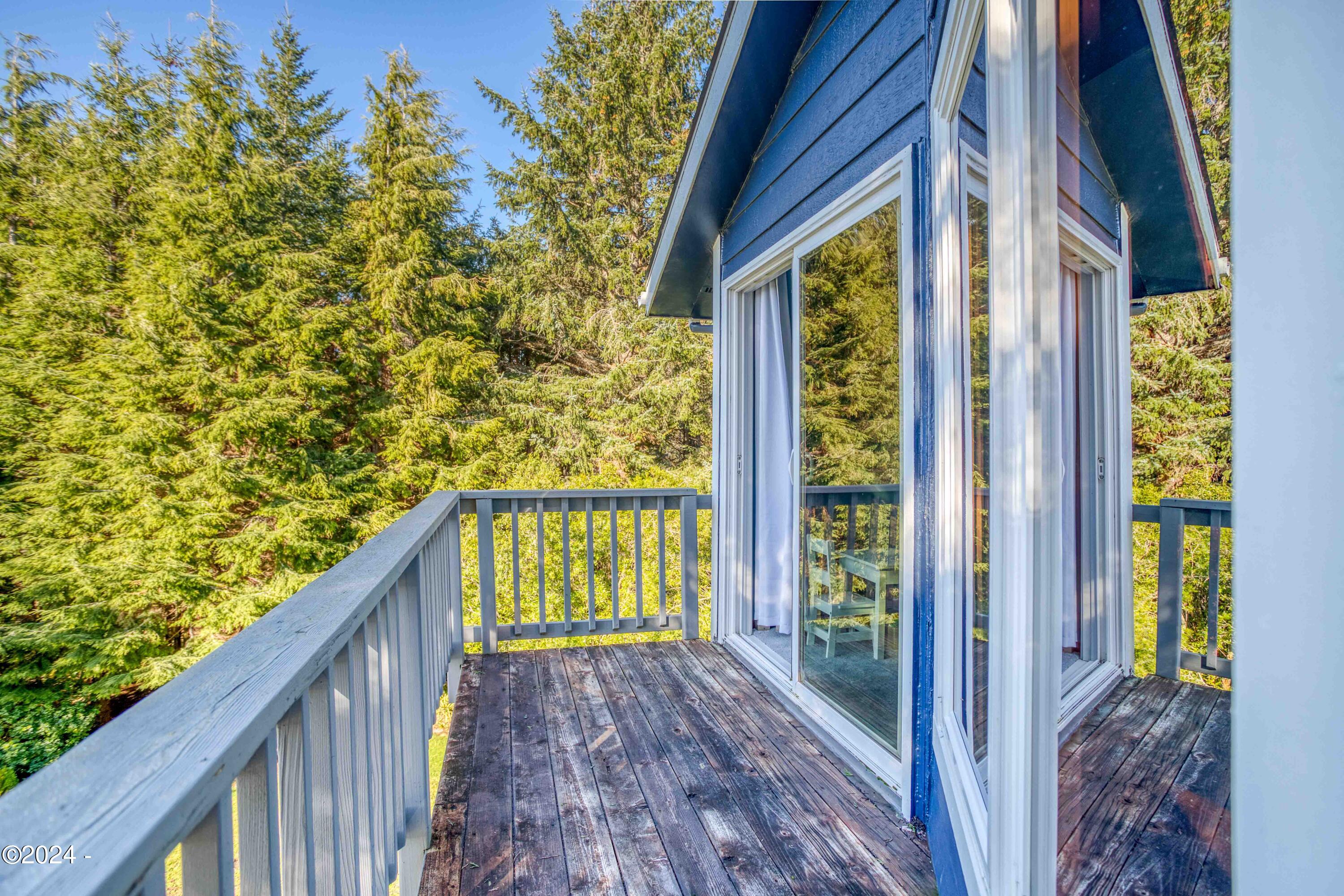 1110 NE Lakewood Drive