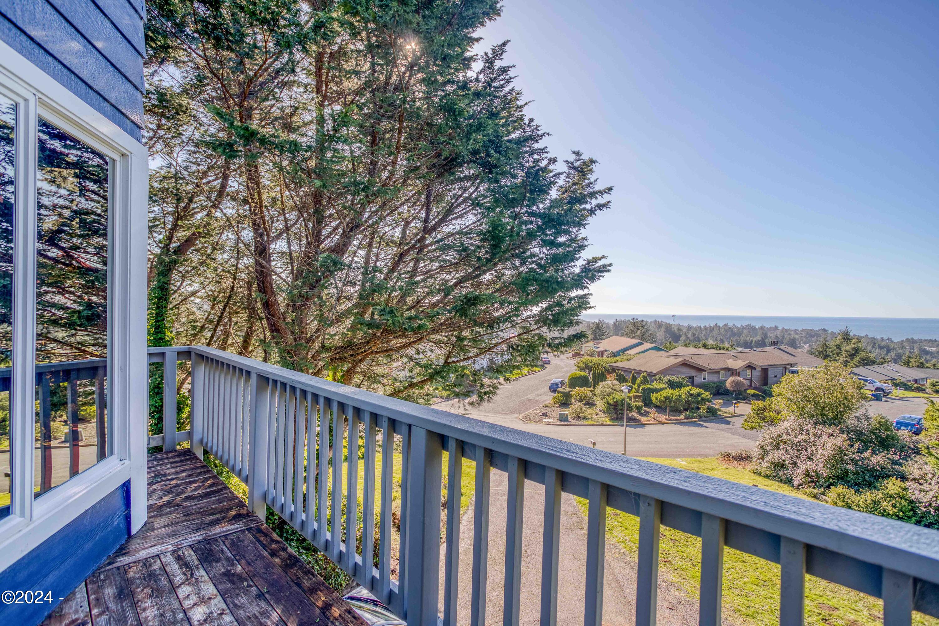 1110 NE Lakewood Drive