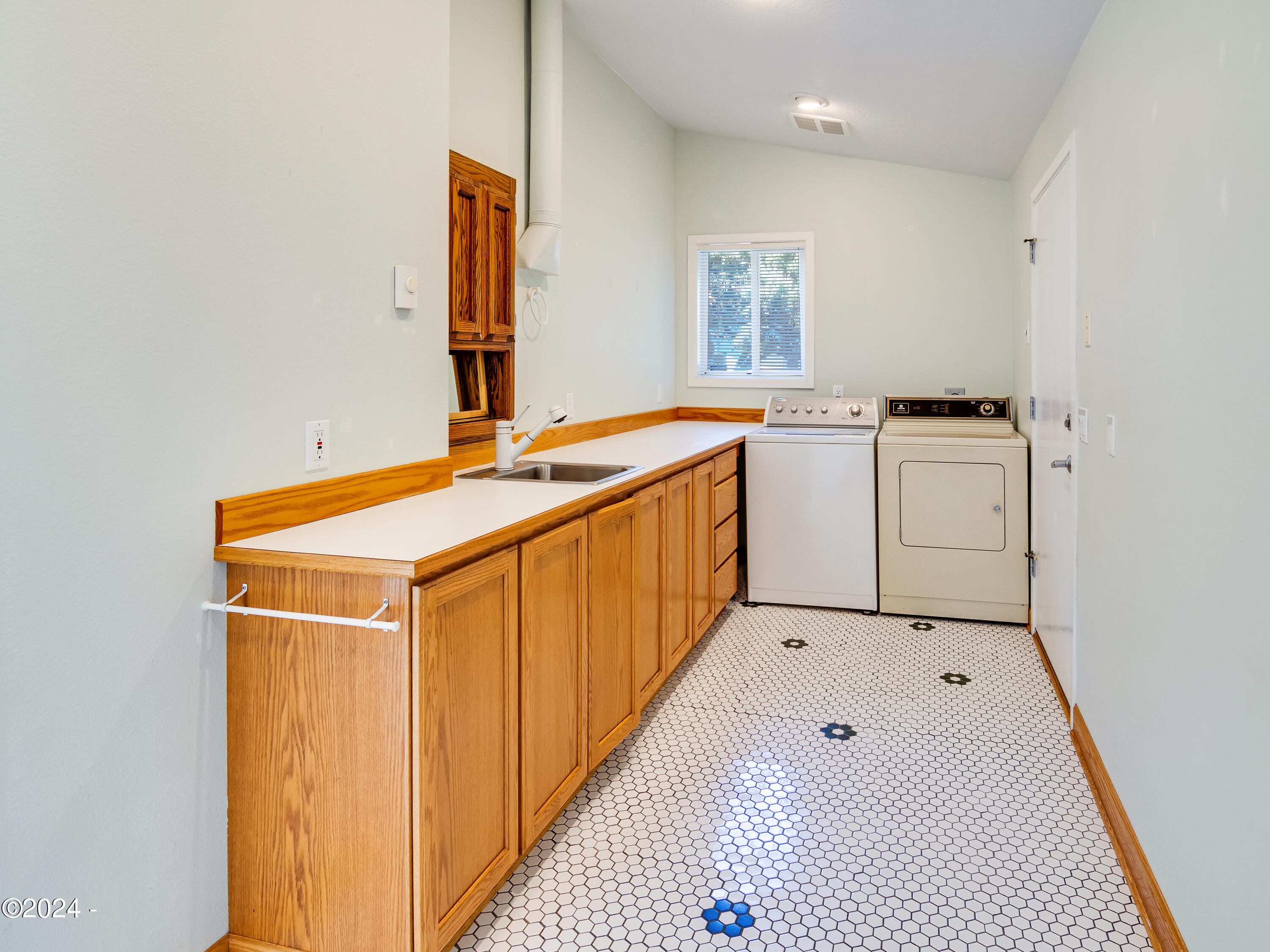 4377 NW Hidden Lake Loop