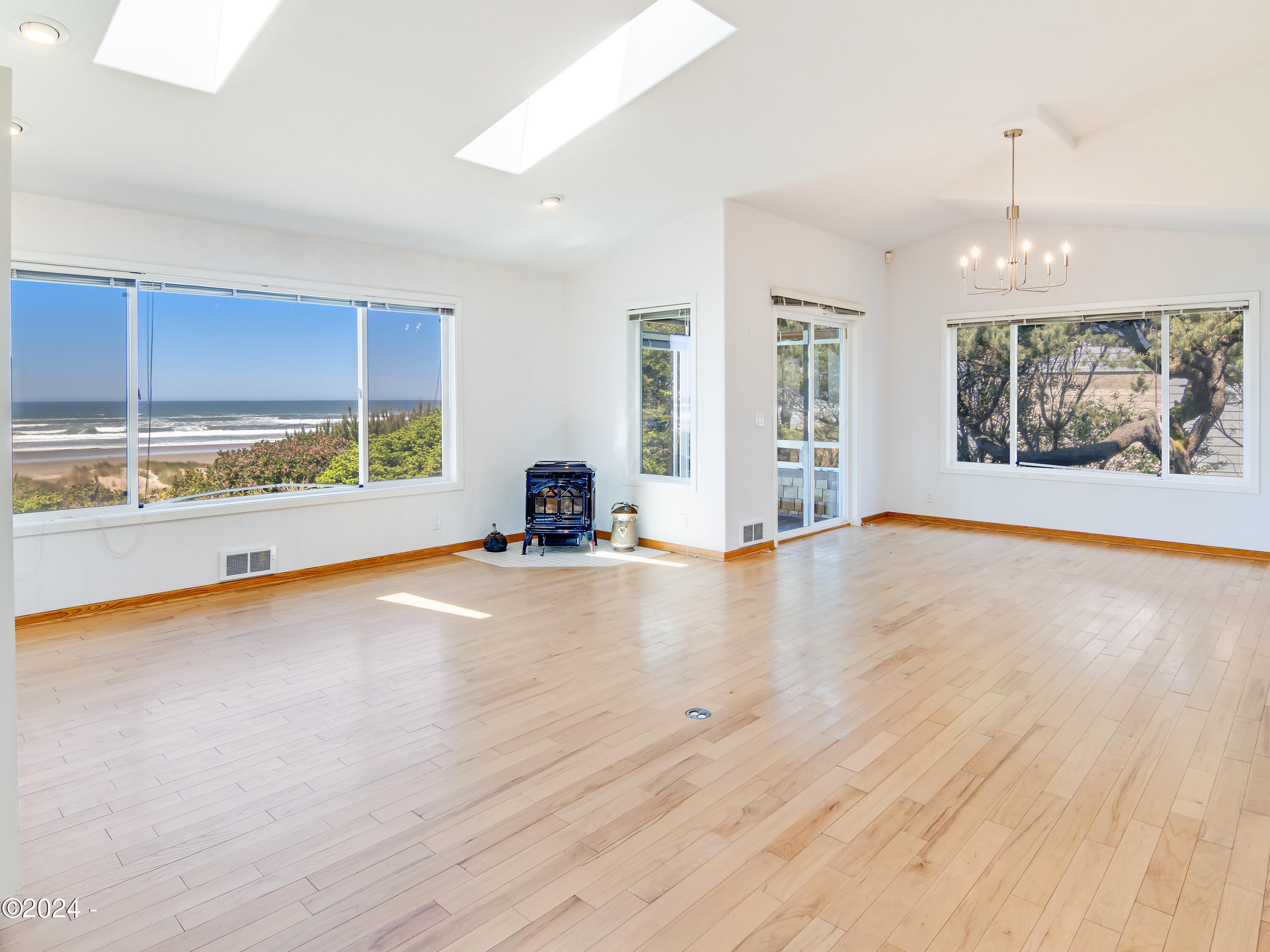 4377 NW Hidden Lake Loop