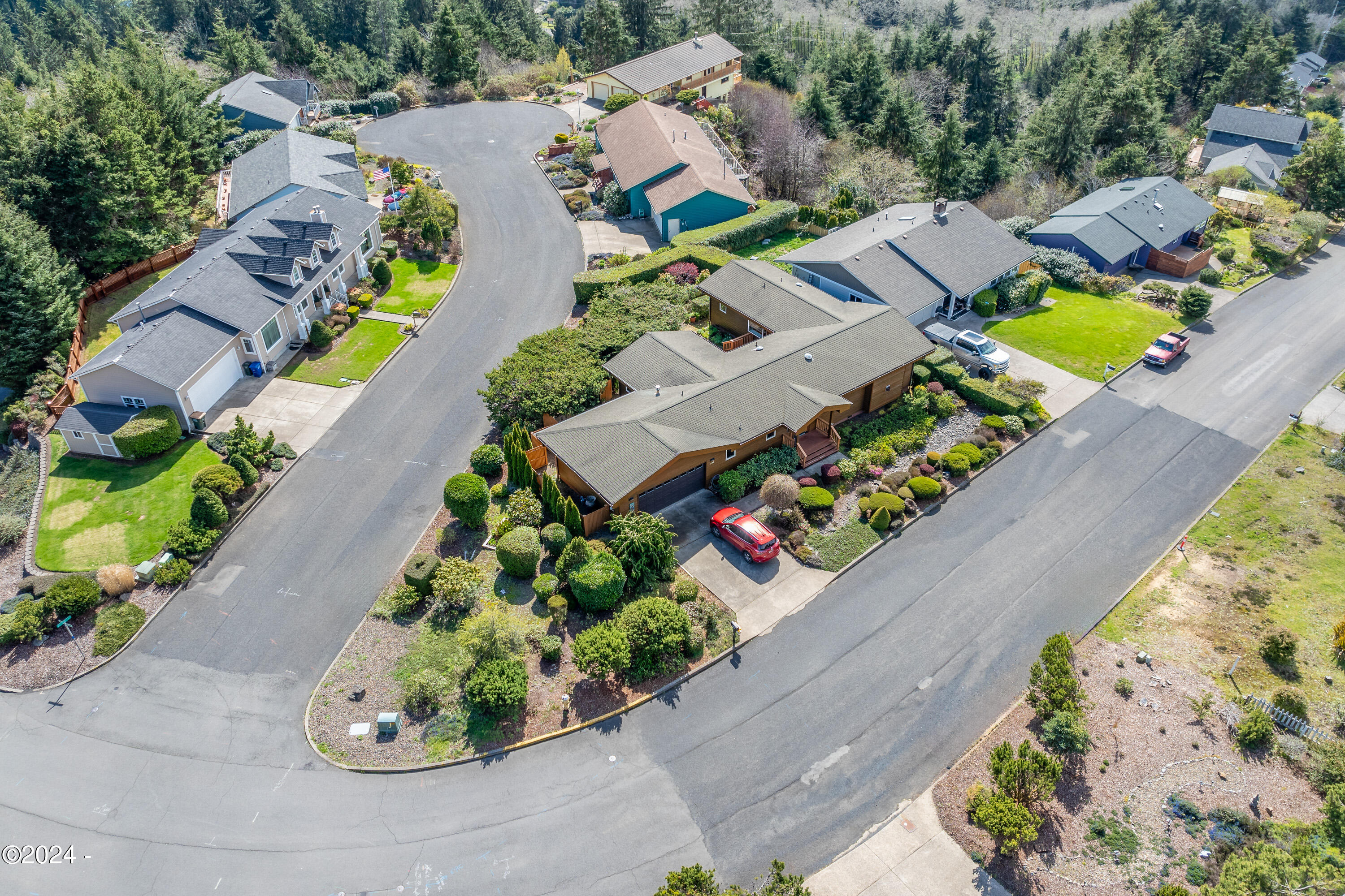 1135 NE Lakewood Drive