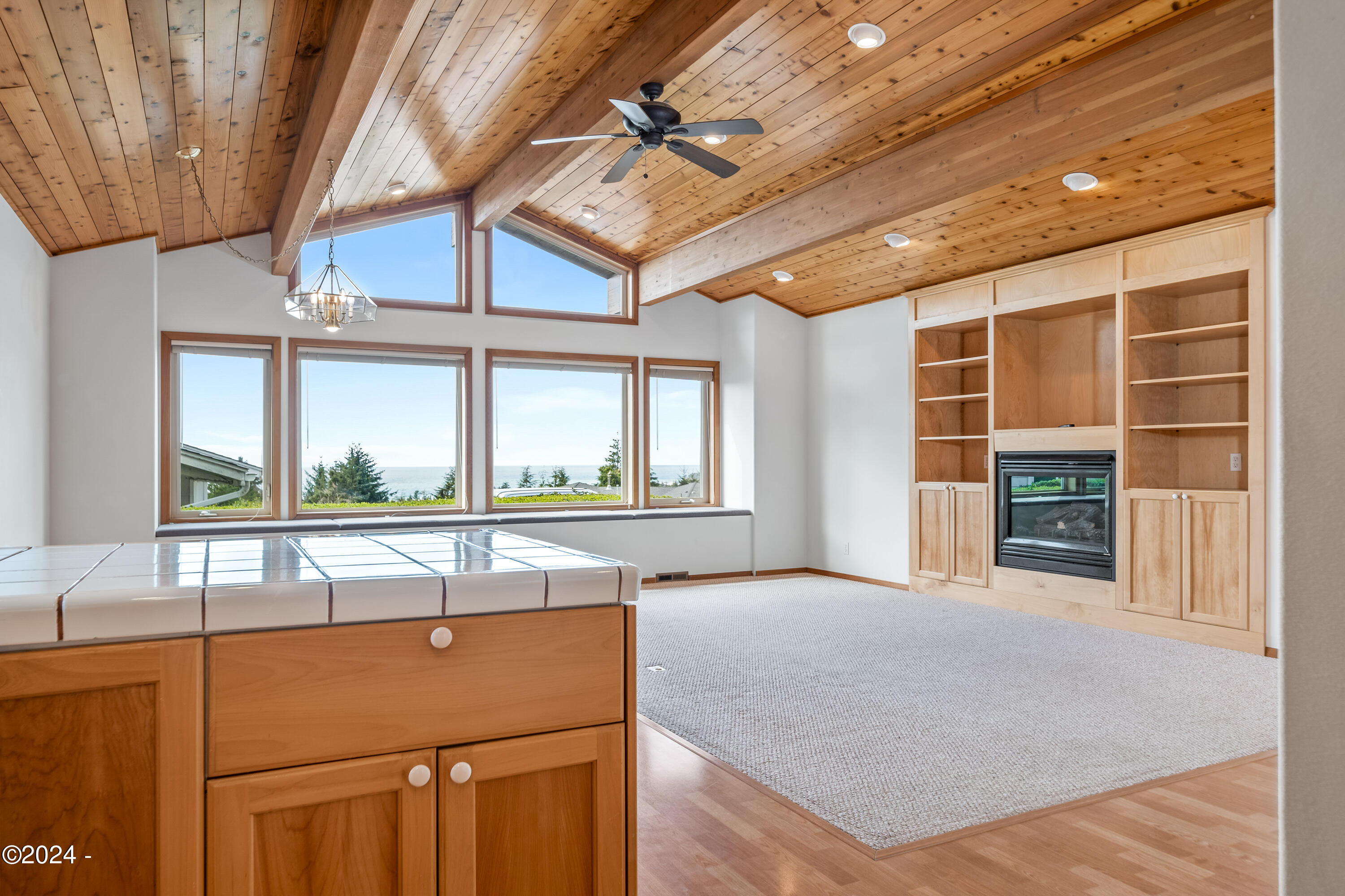 1135 NE Lakewood Drive