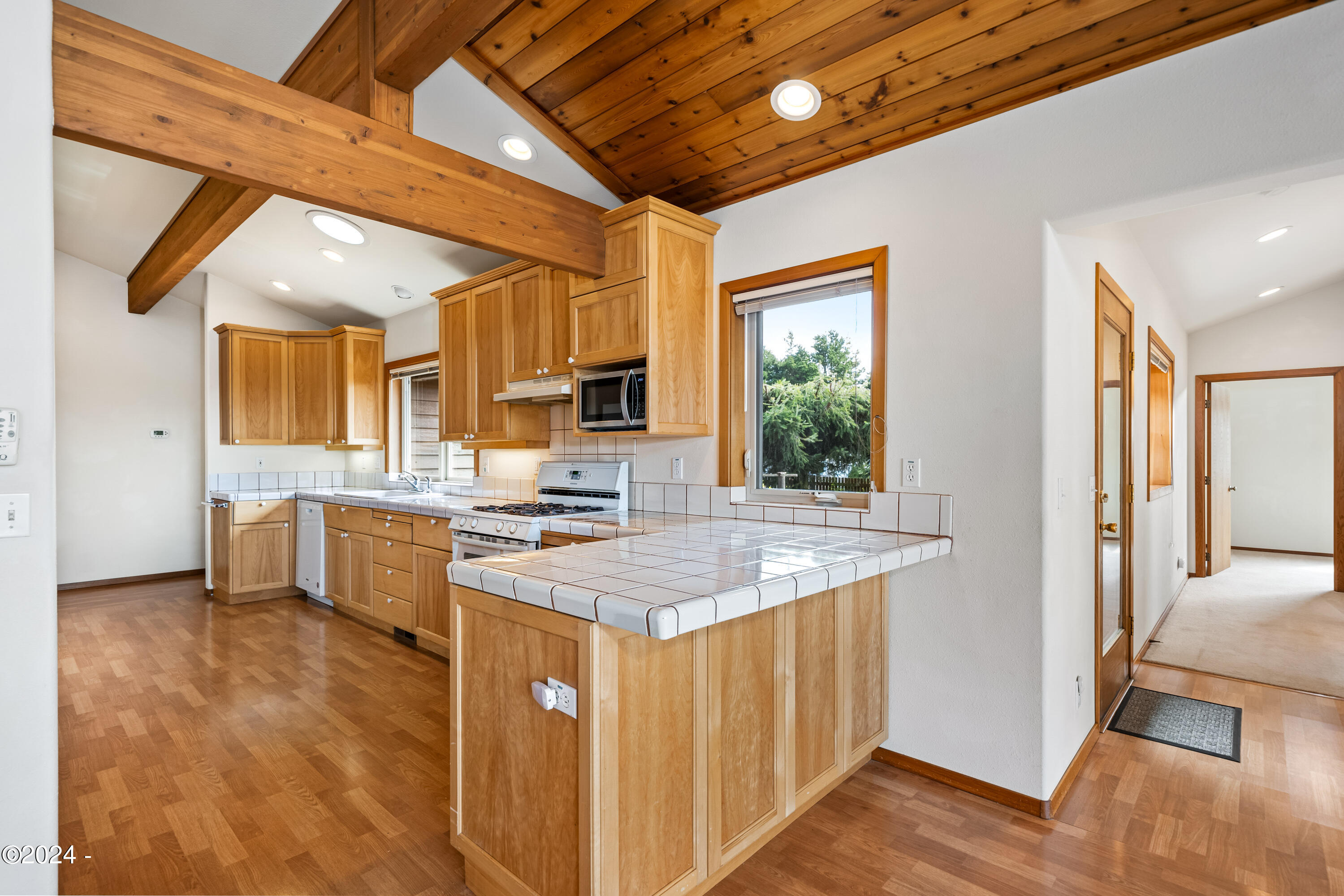 1135 NE Lakewood Drive