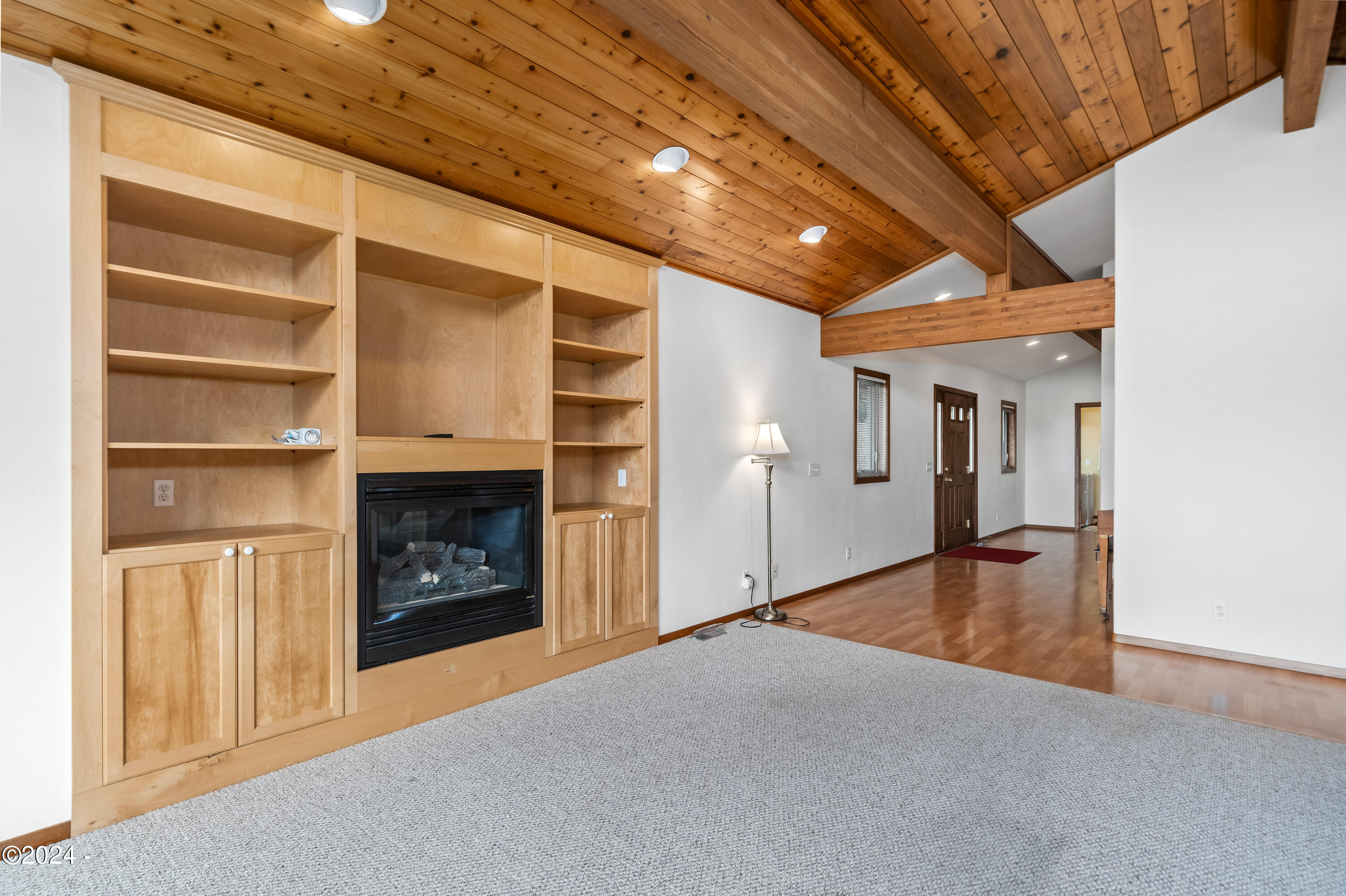 1135 NE Lakewood Drive