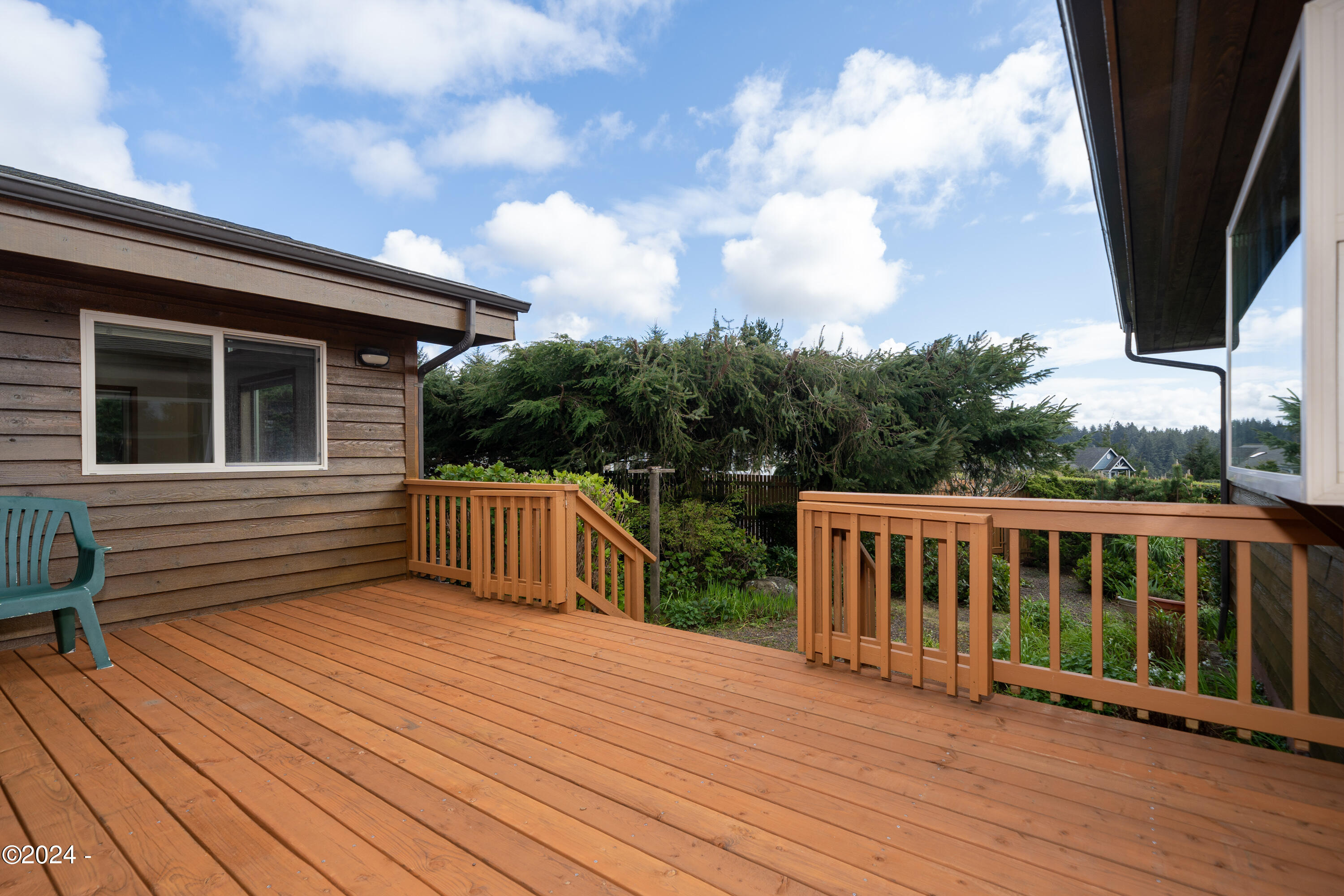 1135 NE Lakewood Drive