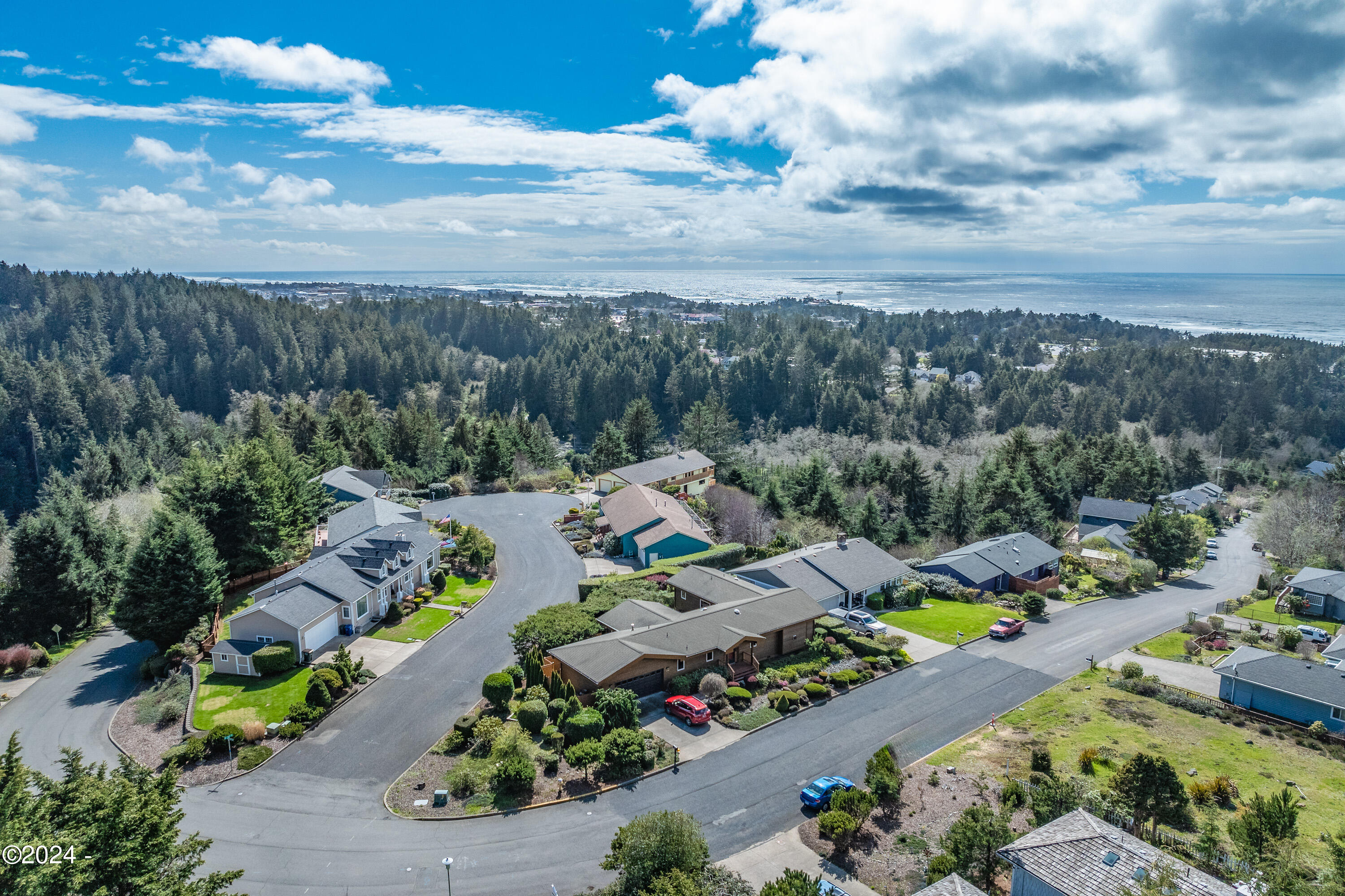 1135 NE Lakewood Drive