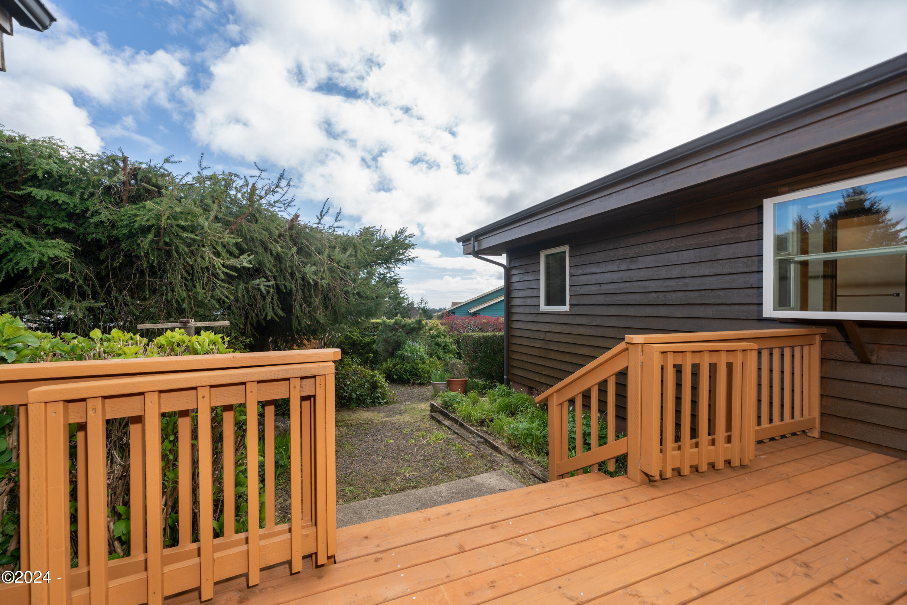 1135 NE Lakewood Drive