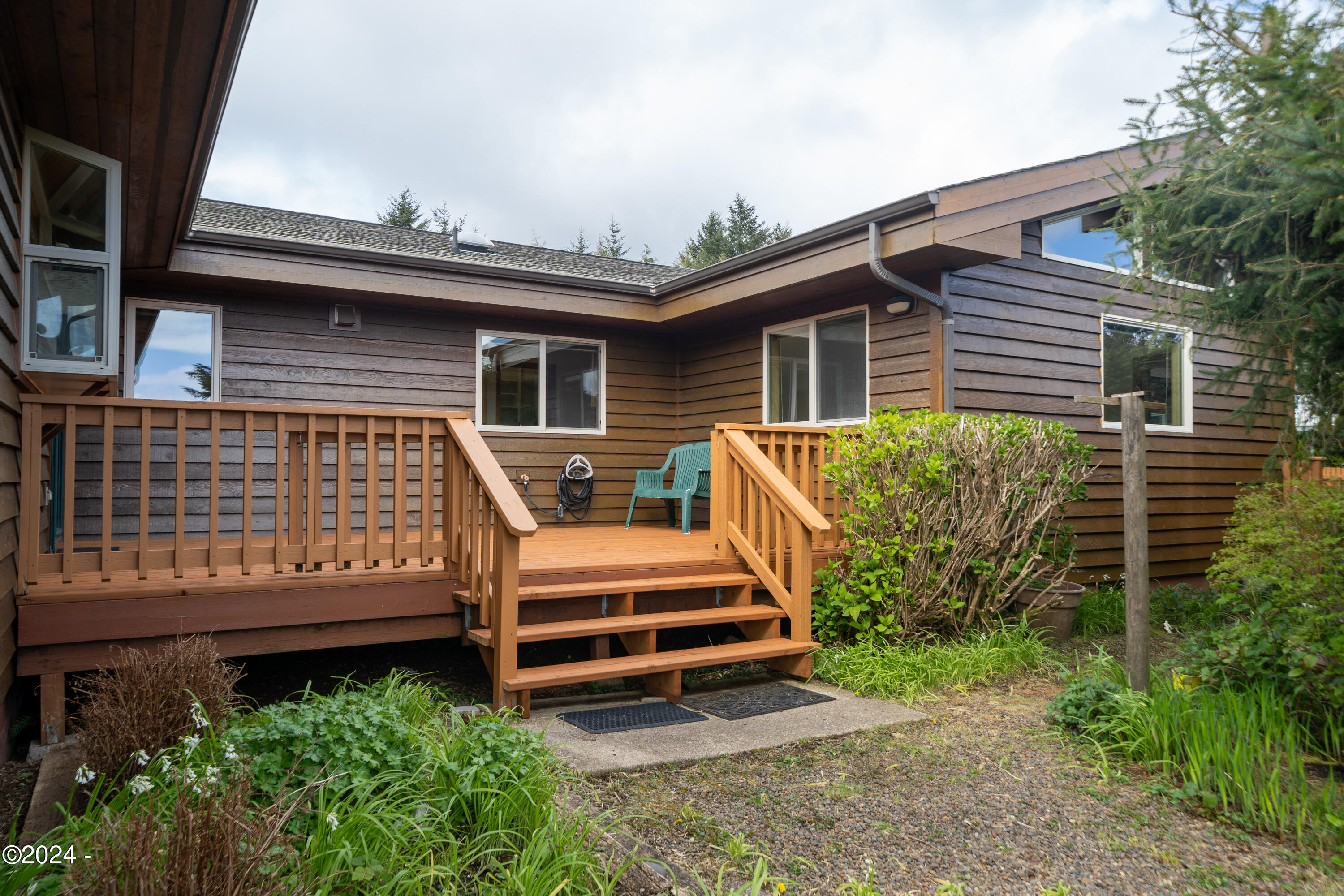 1135 NE Lakewood Drive