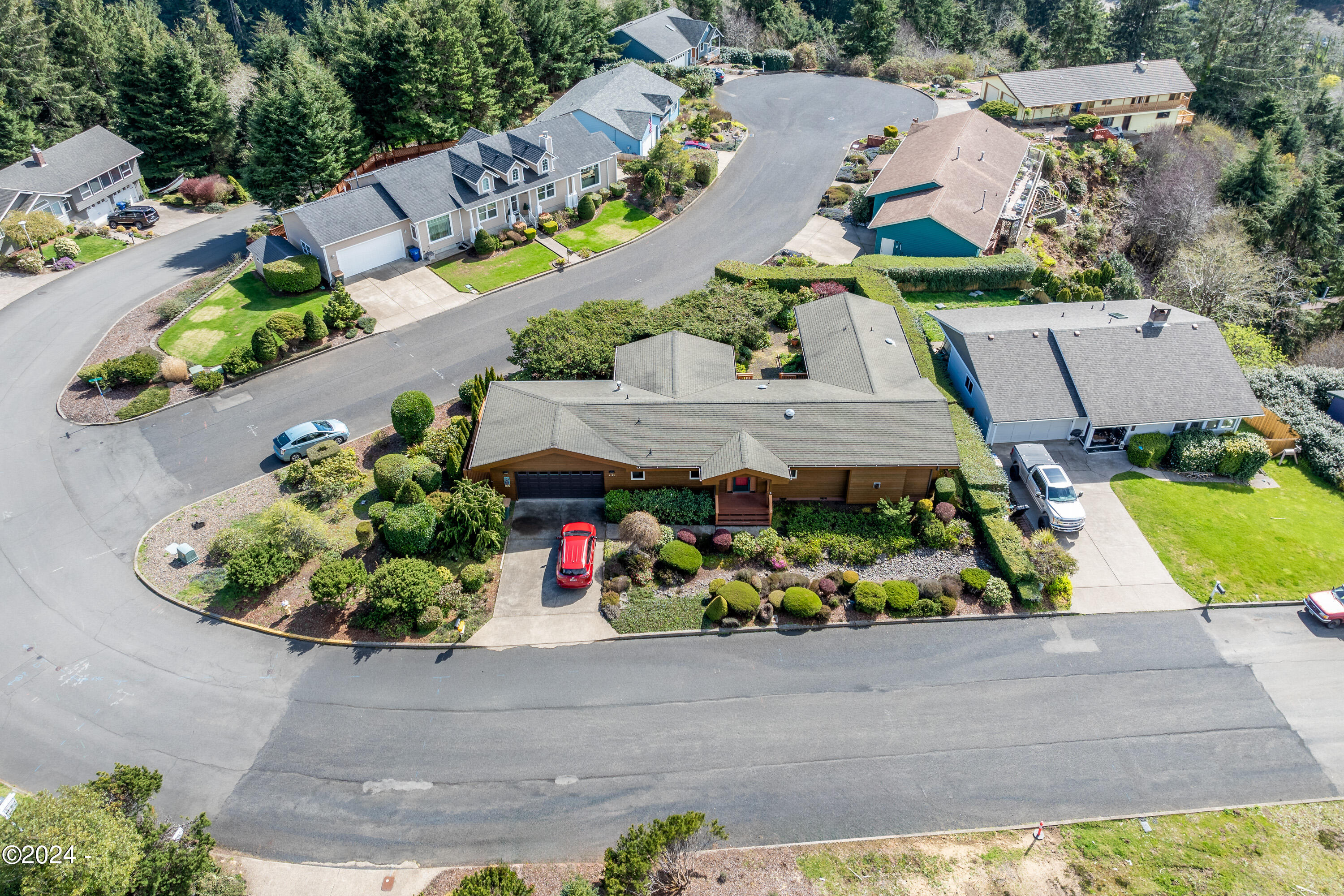 1135 NE Lakewood Drive