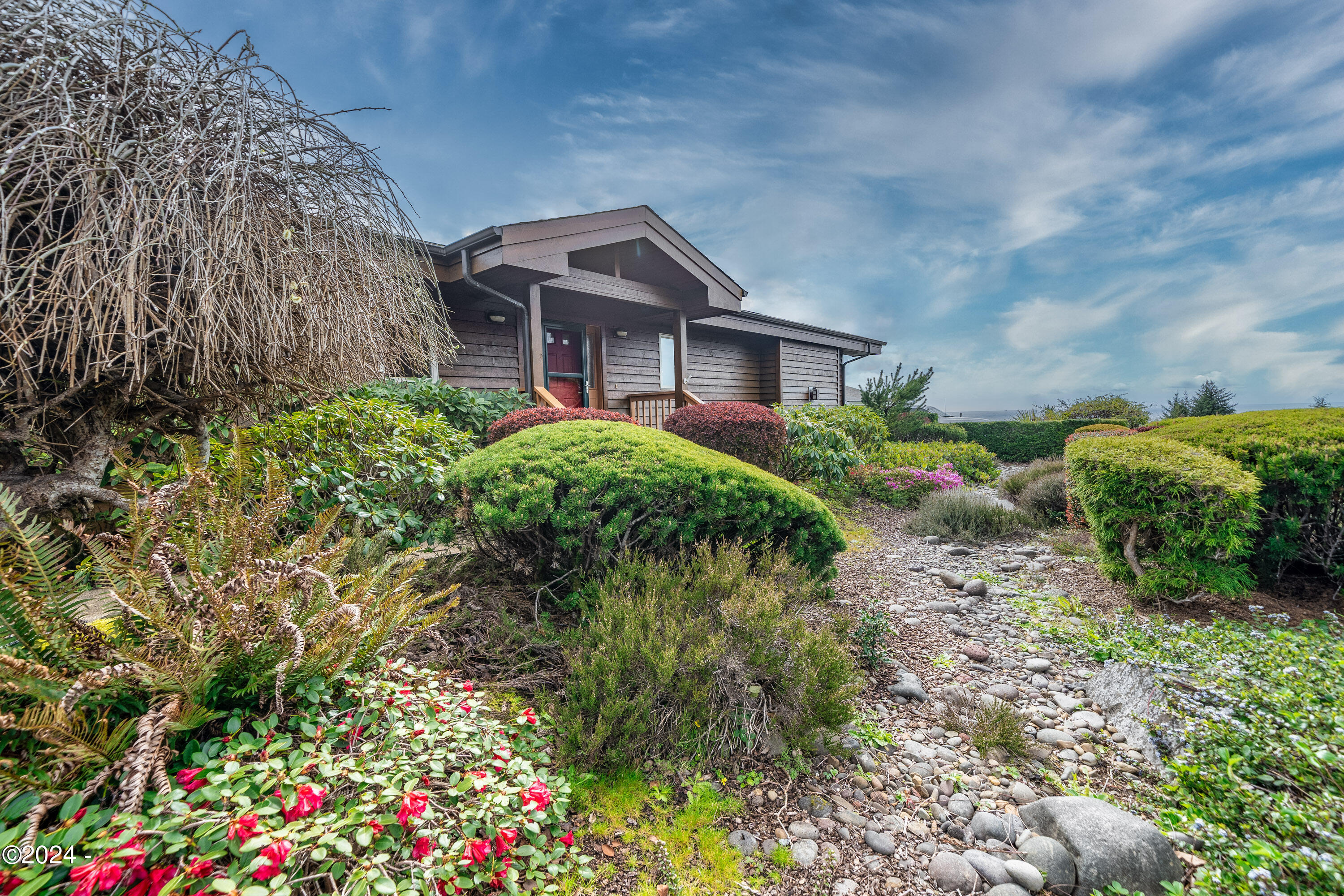 1135 NE Lakewood Drive