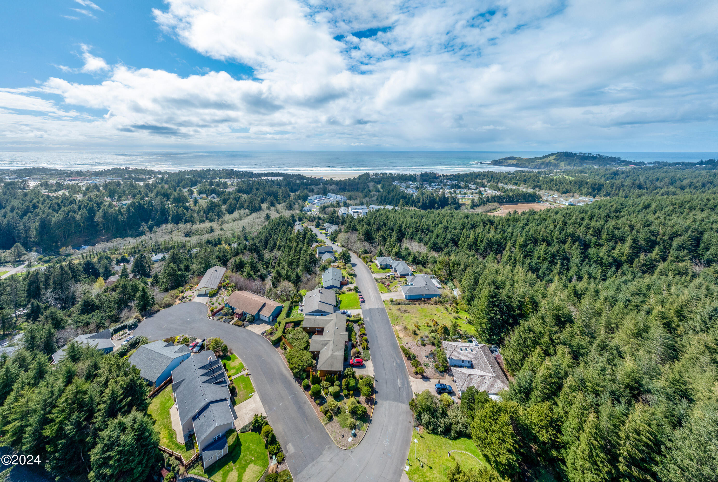 1135 NE Lakewood Drive