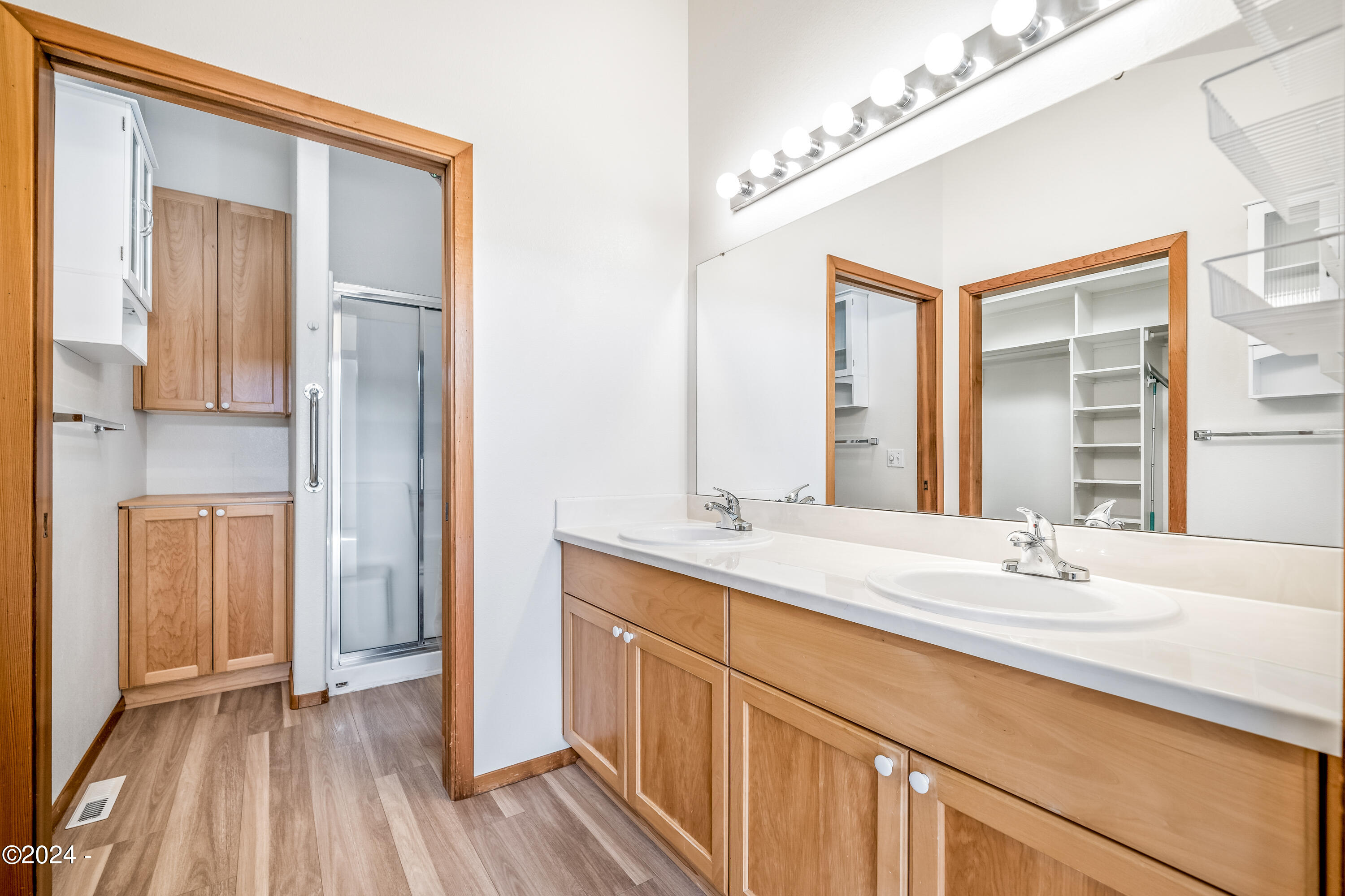 1135 NE Lakewood Drive