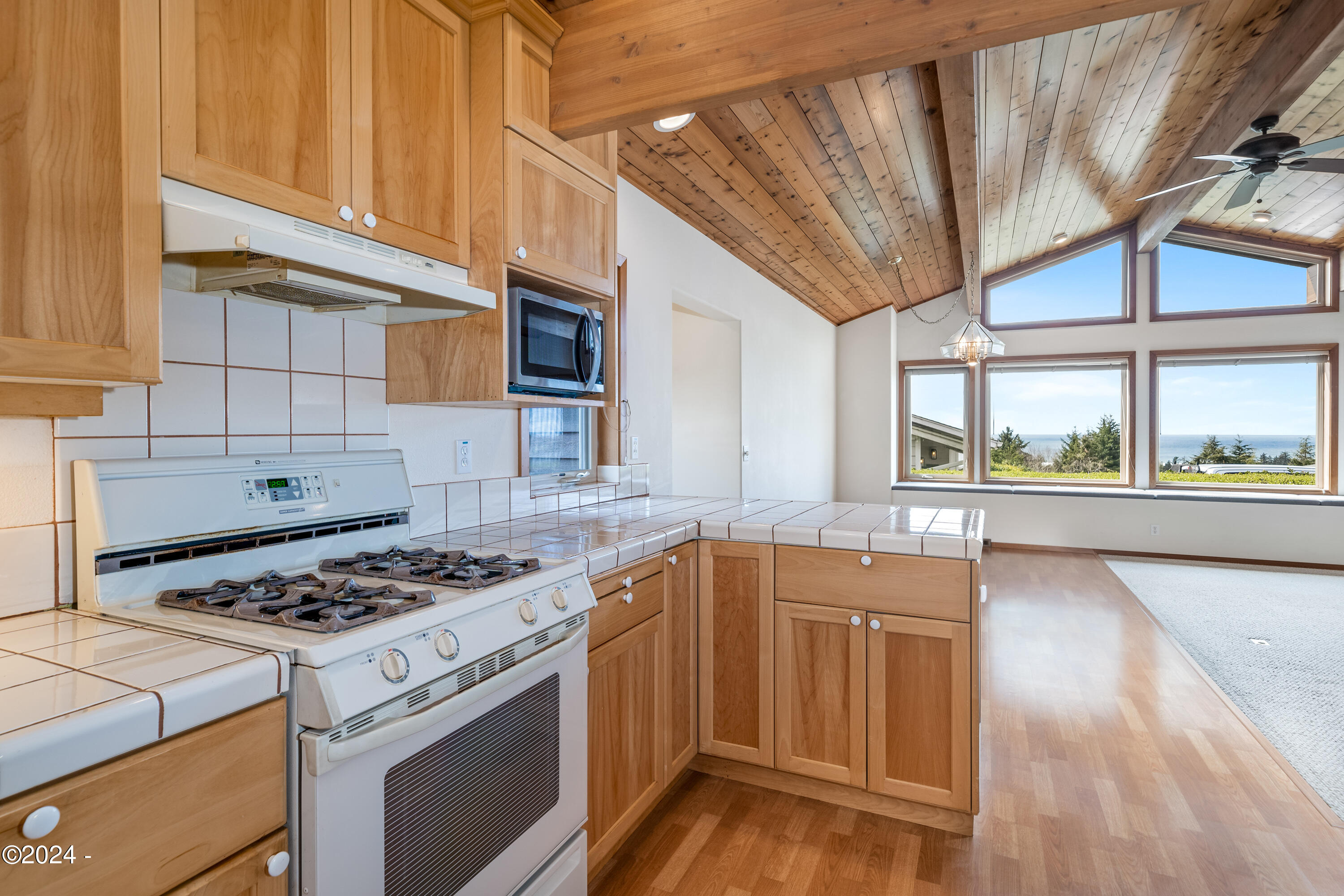 1135 NE Lakewood Drive