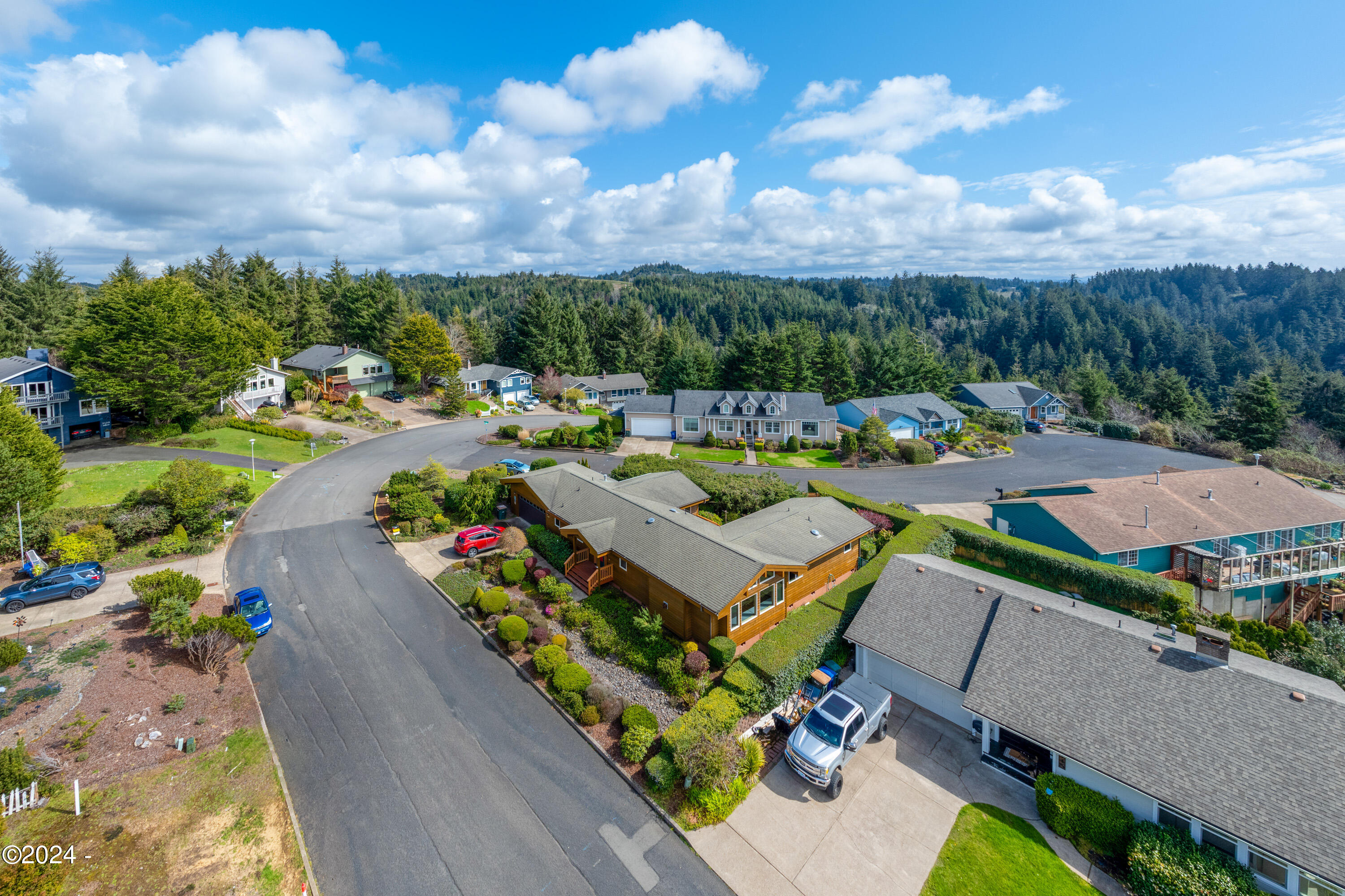 1135 NE Lakewood Drive