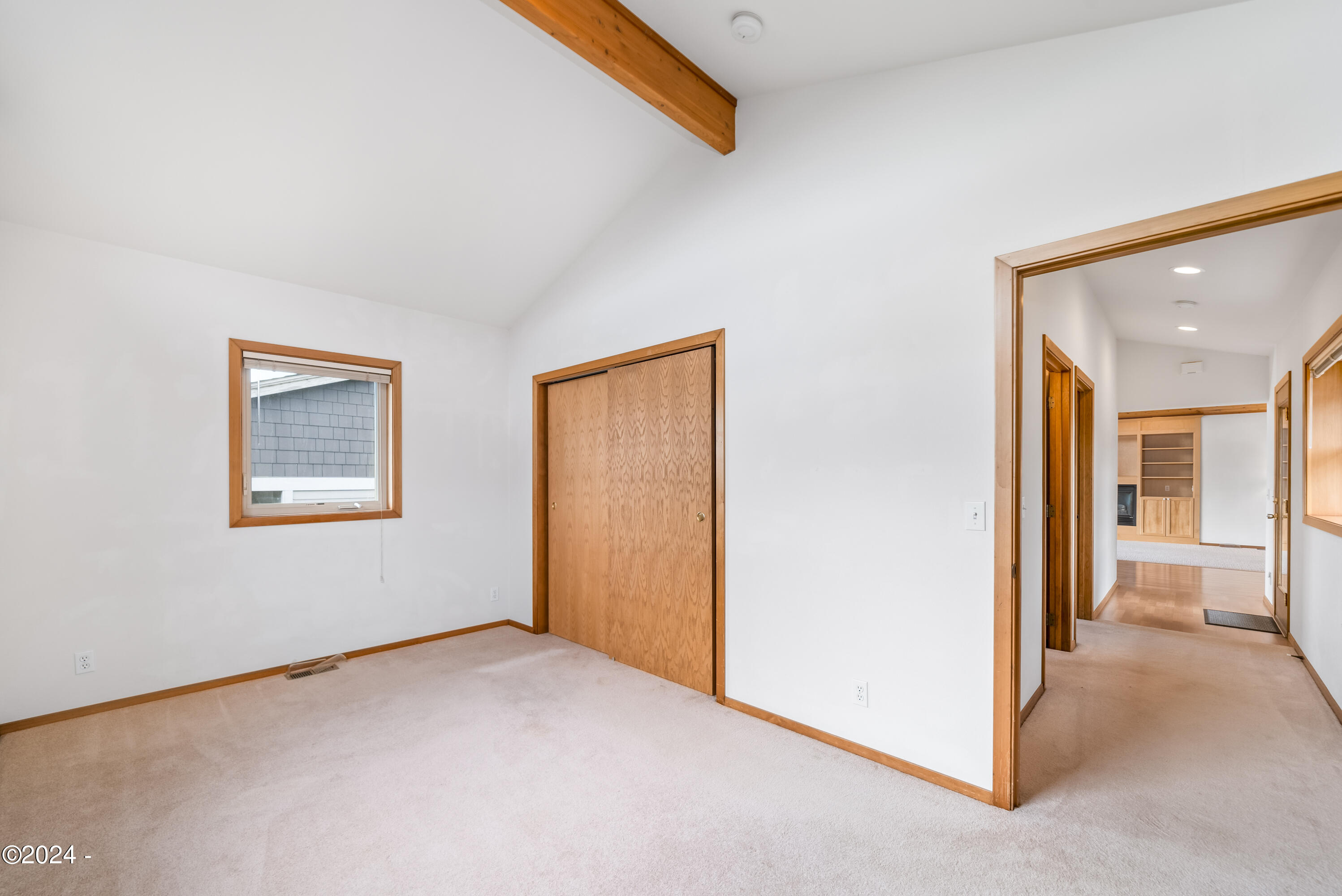 1135 NE Lakewood Drive