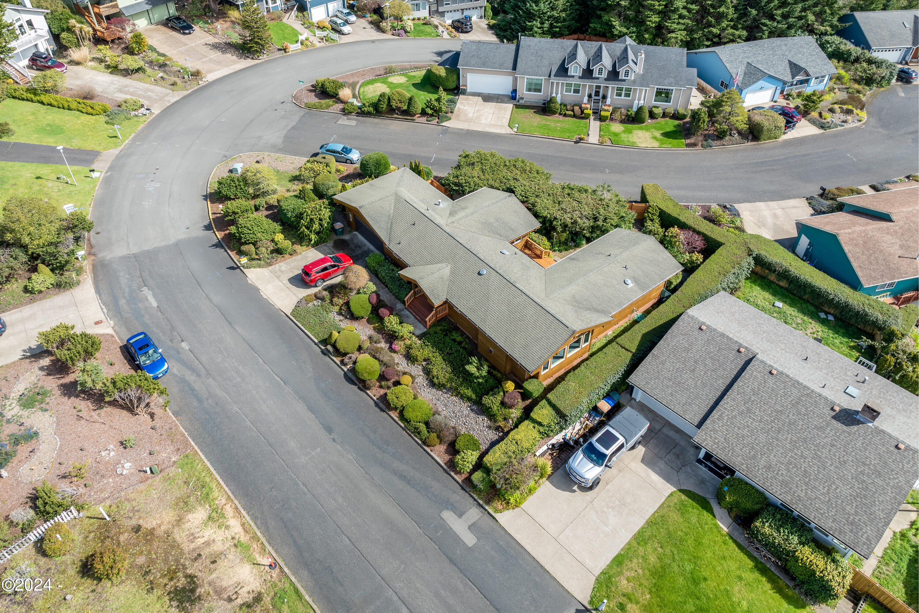 1135 NE Lakewood Drive