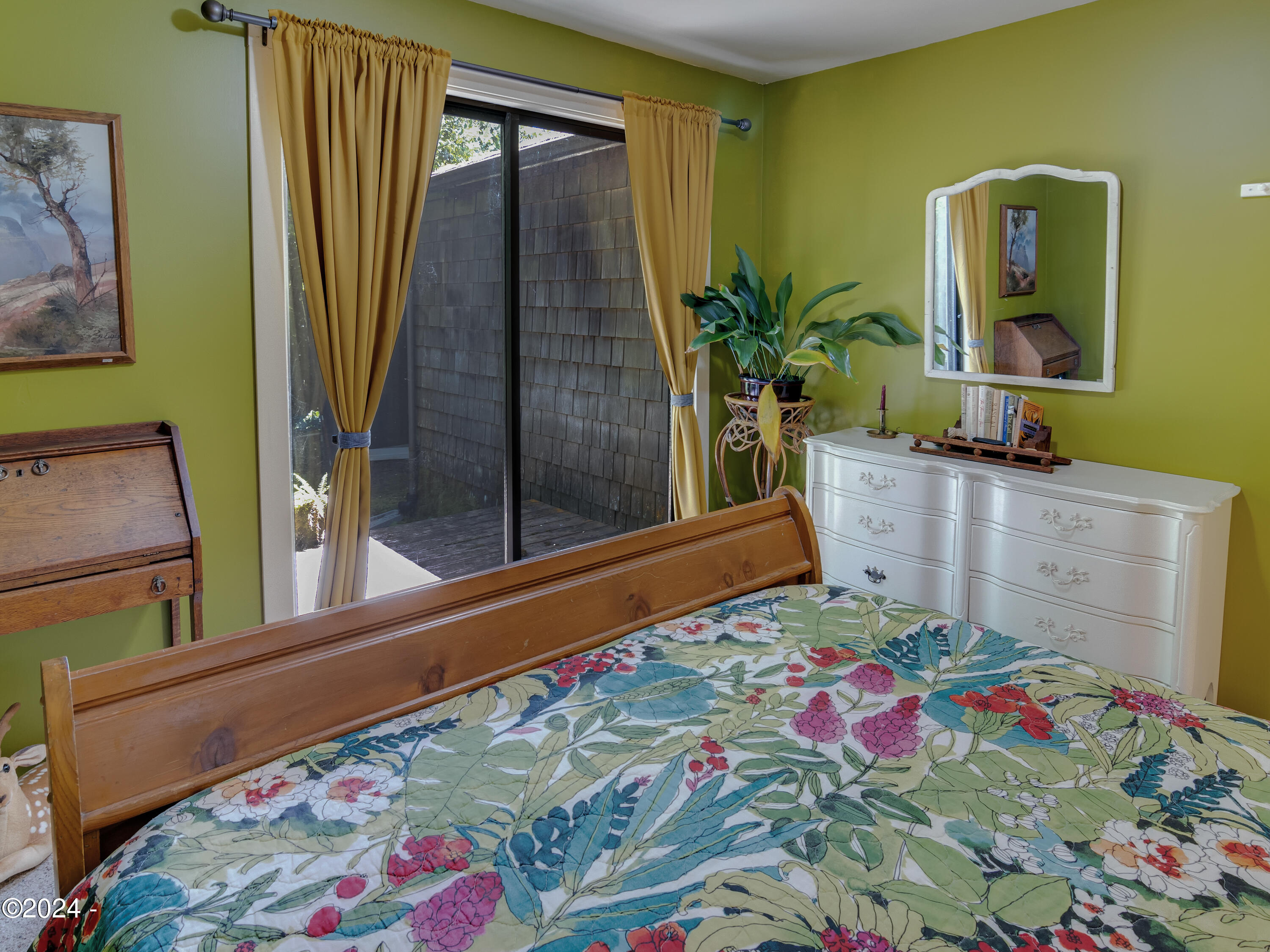 550 NE California Street