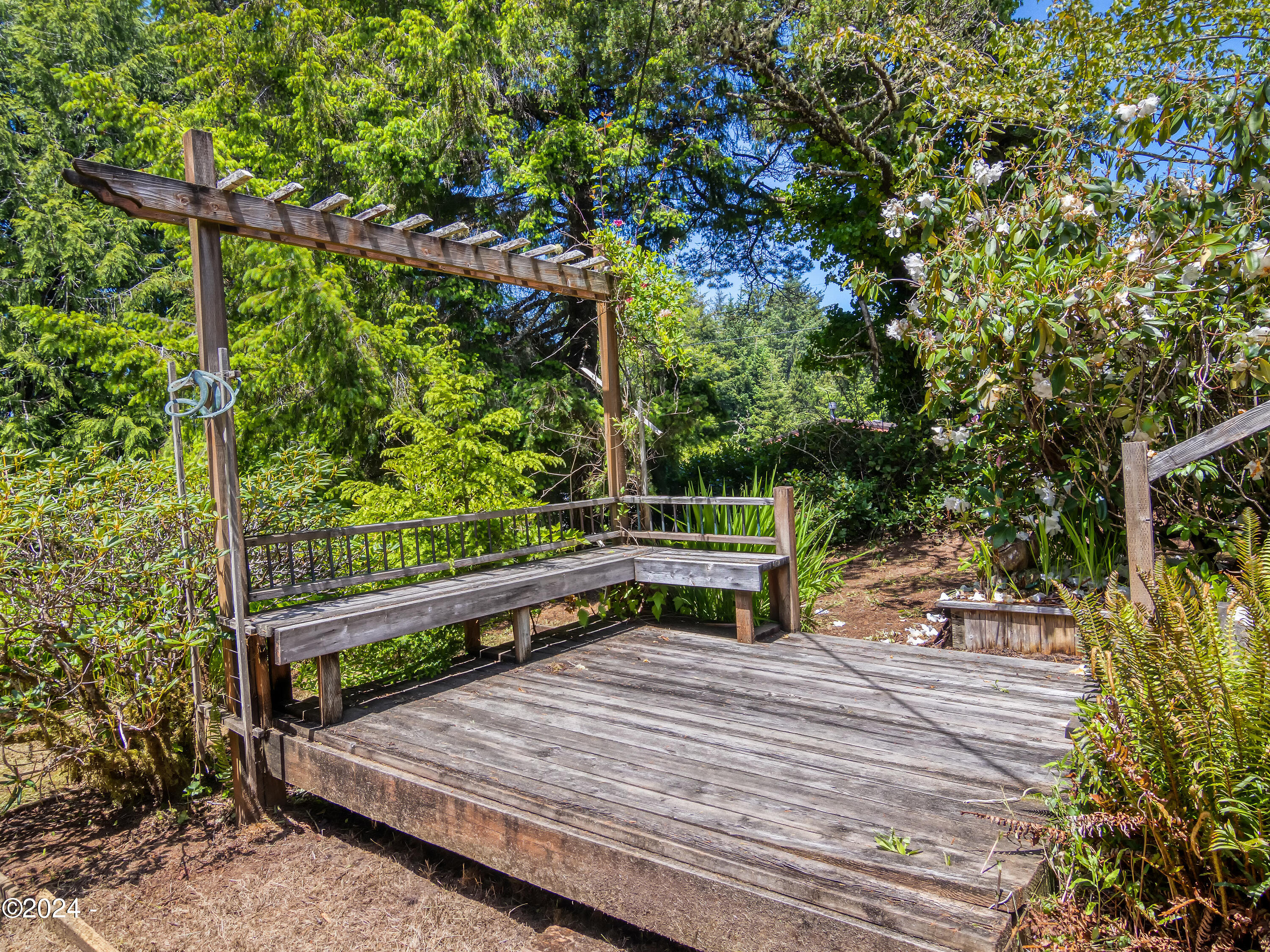 550 NE California Street