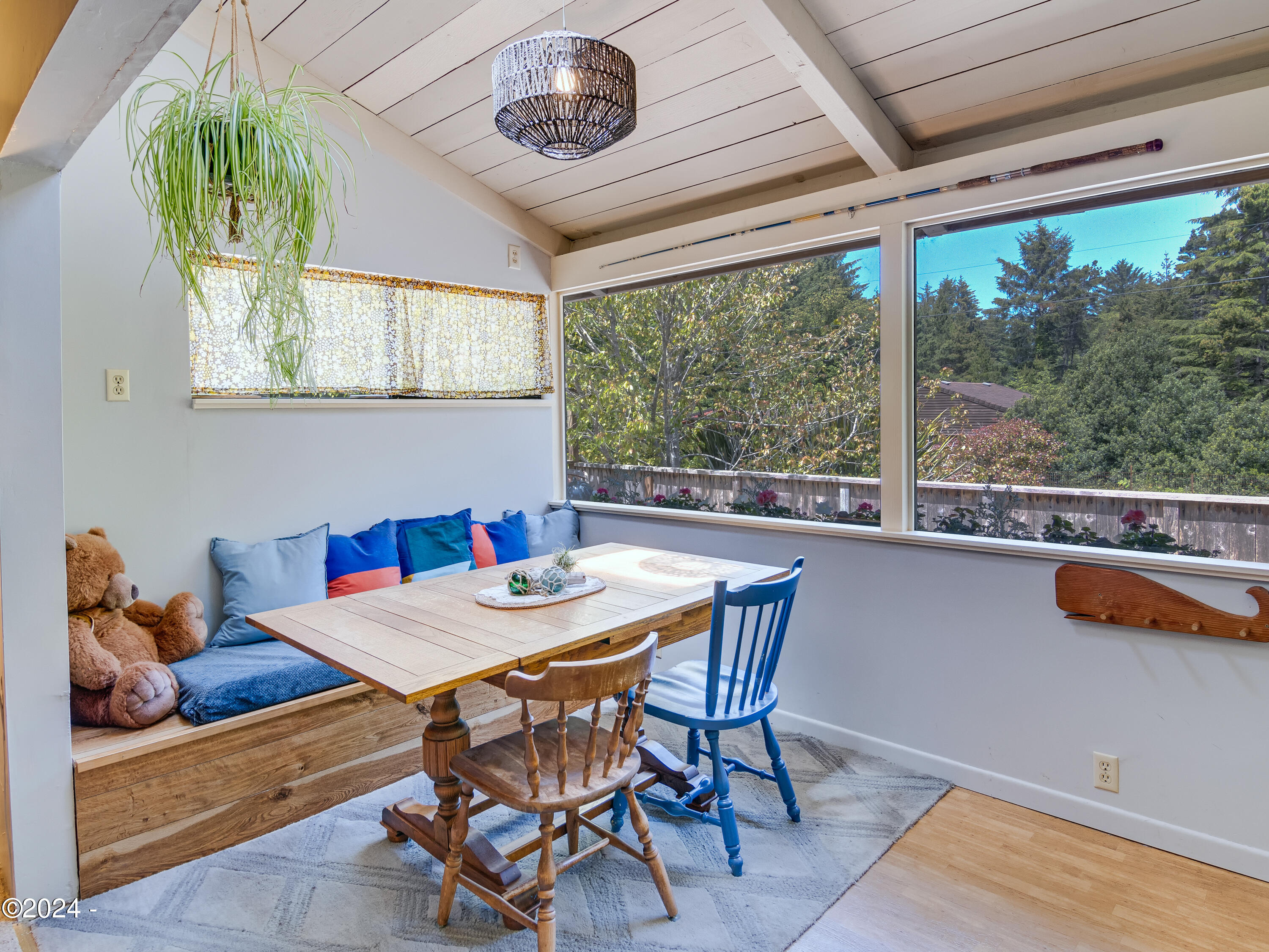 550 NE California Street