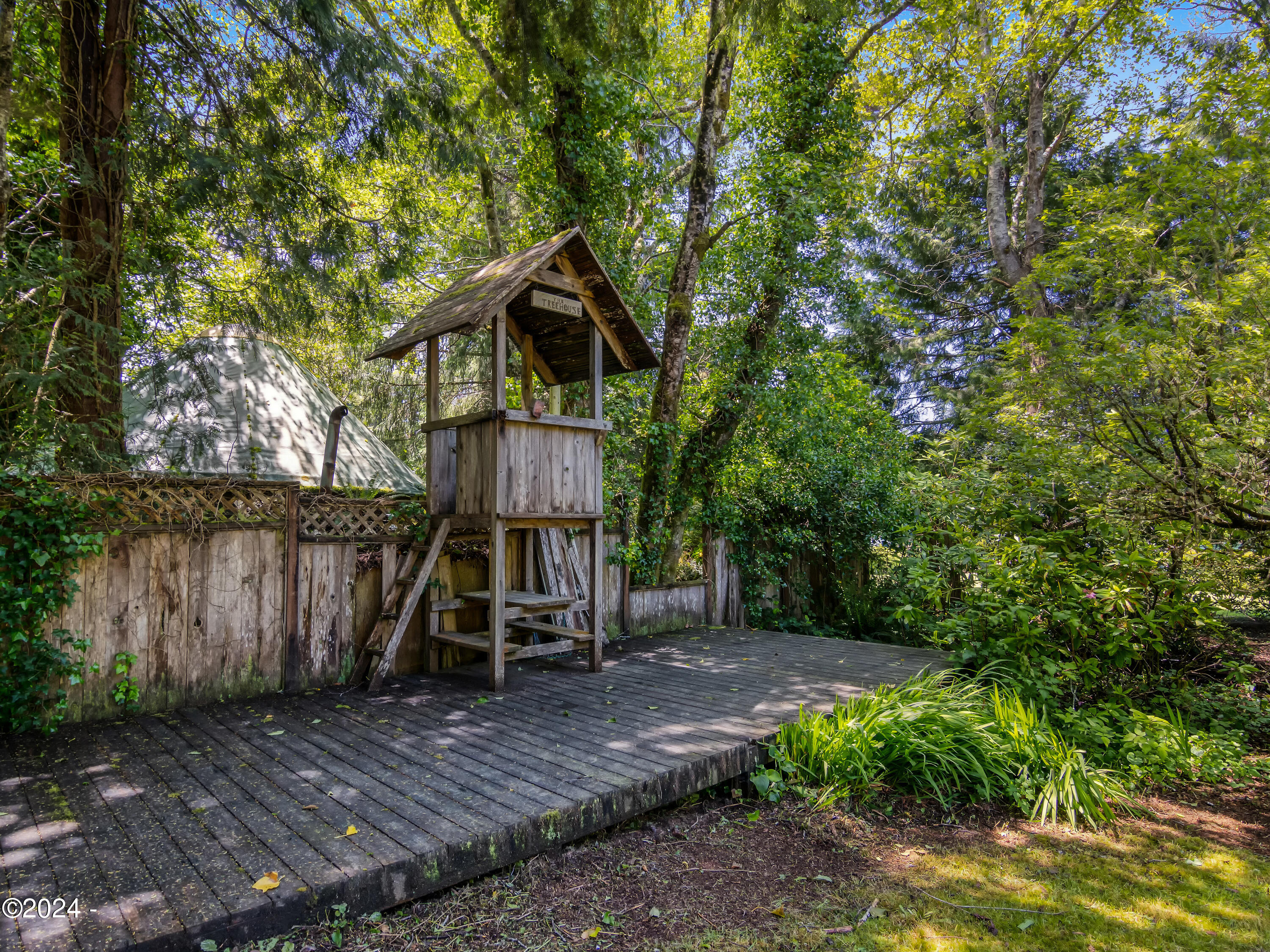 550 NE California Street