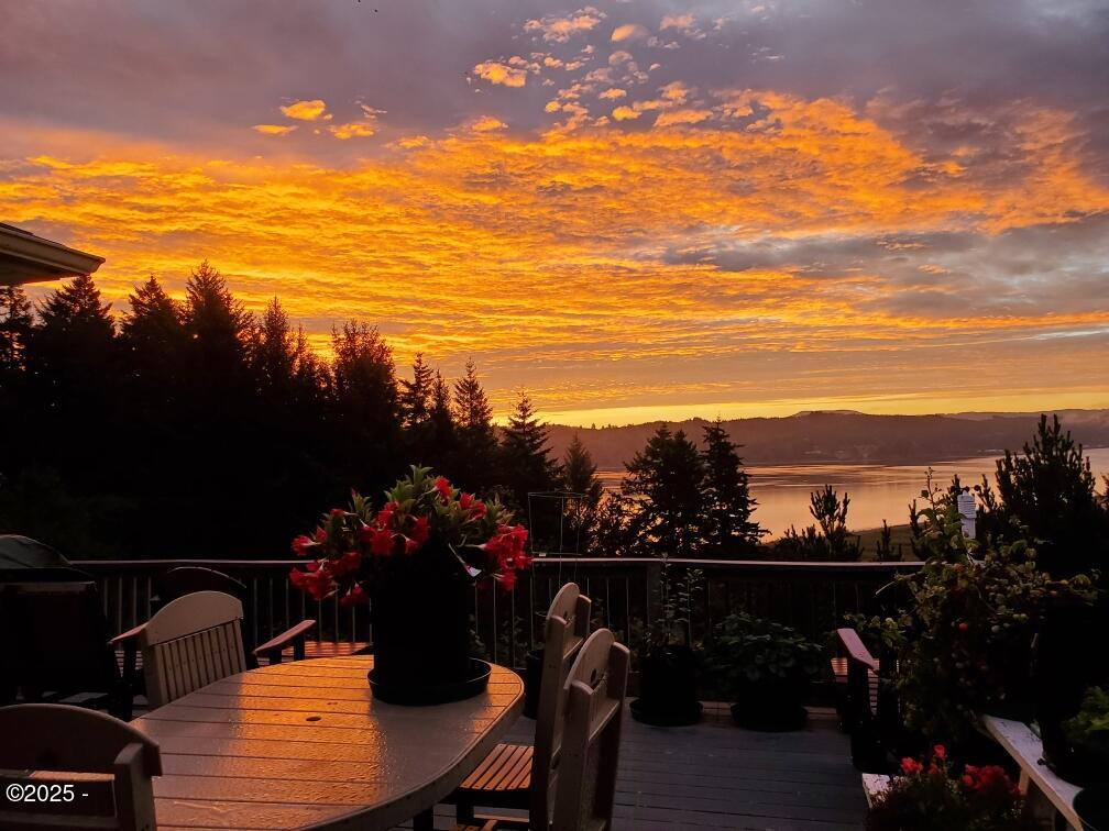 584 SE Running Springs Street